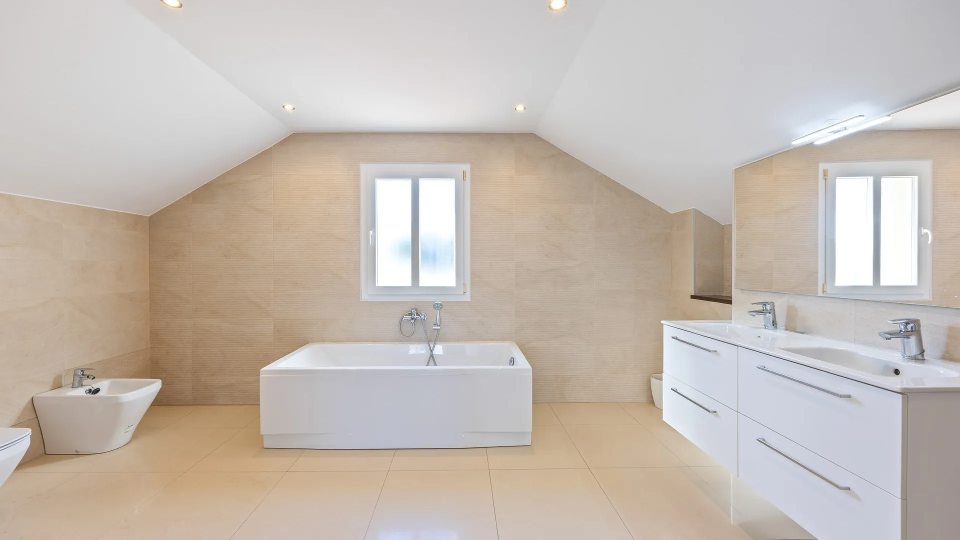 6 bedrooms Zona B villa for sale