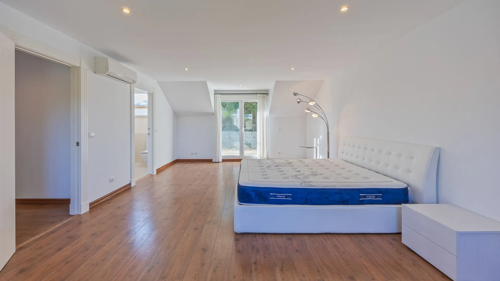 6 bedrooms Zona B villa for sale
