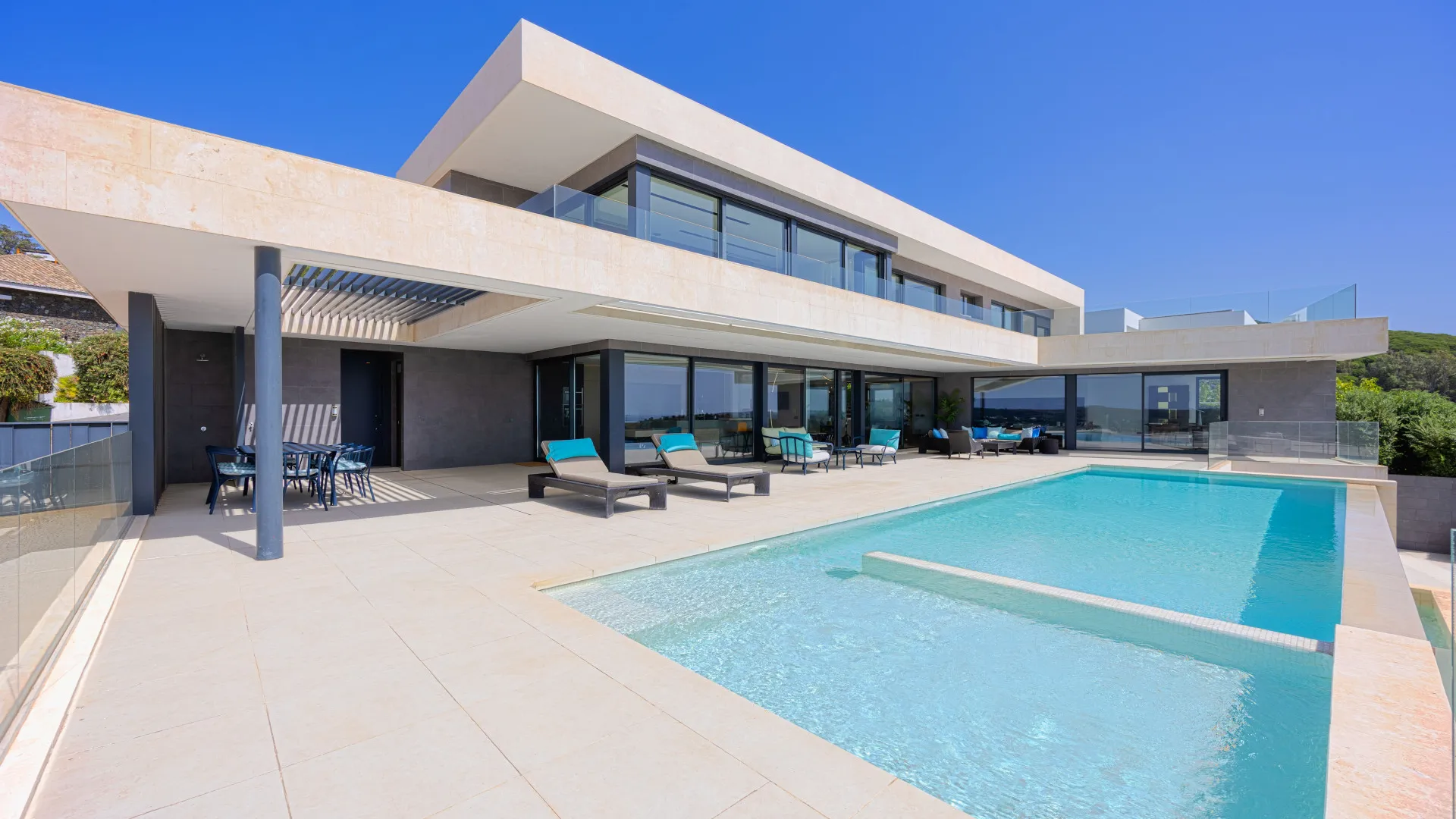 For sale Zona M villa with 5 bedrooms