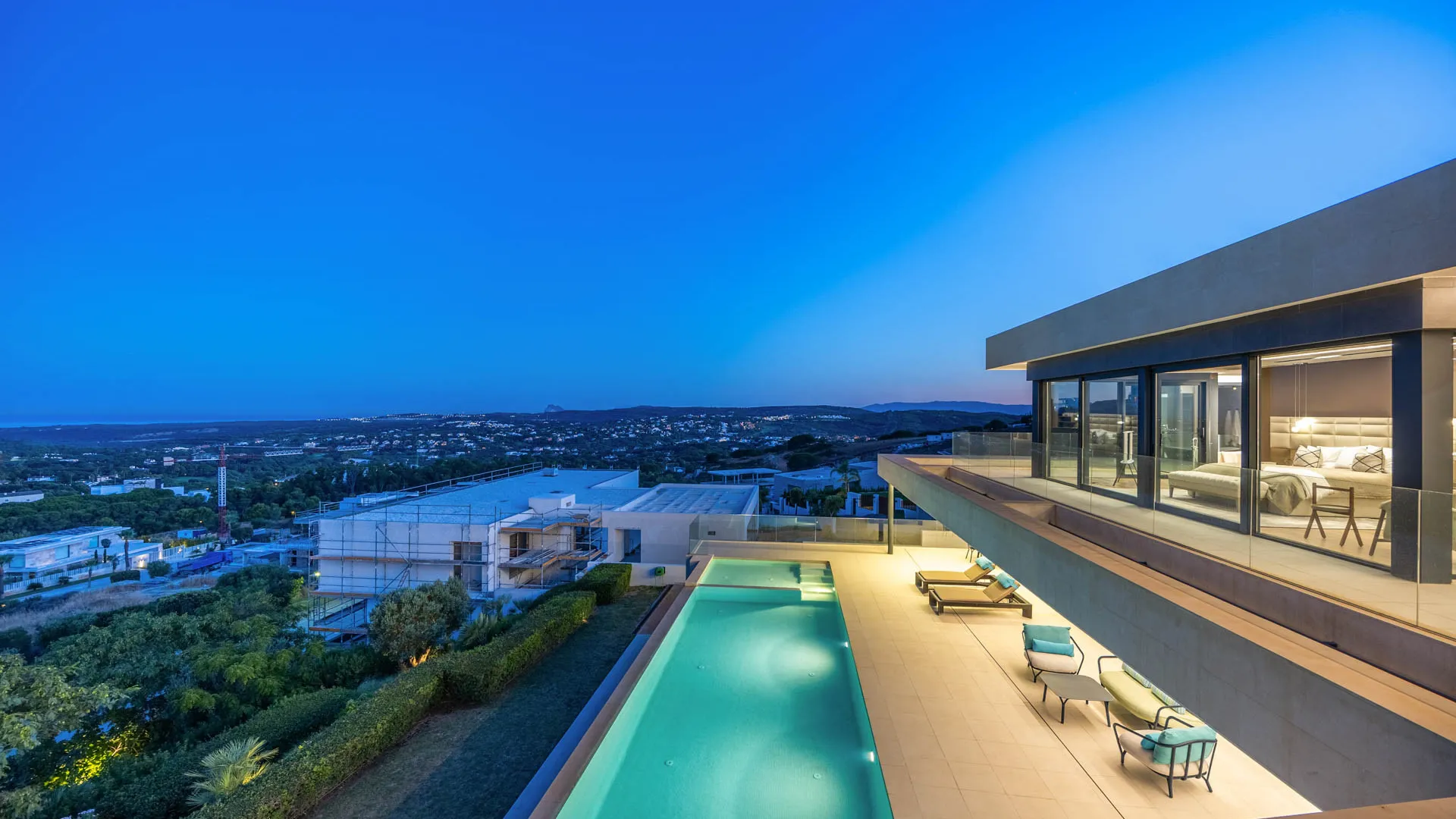 For sale Zona M villa with 5 bedrooms