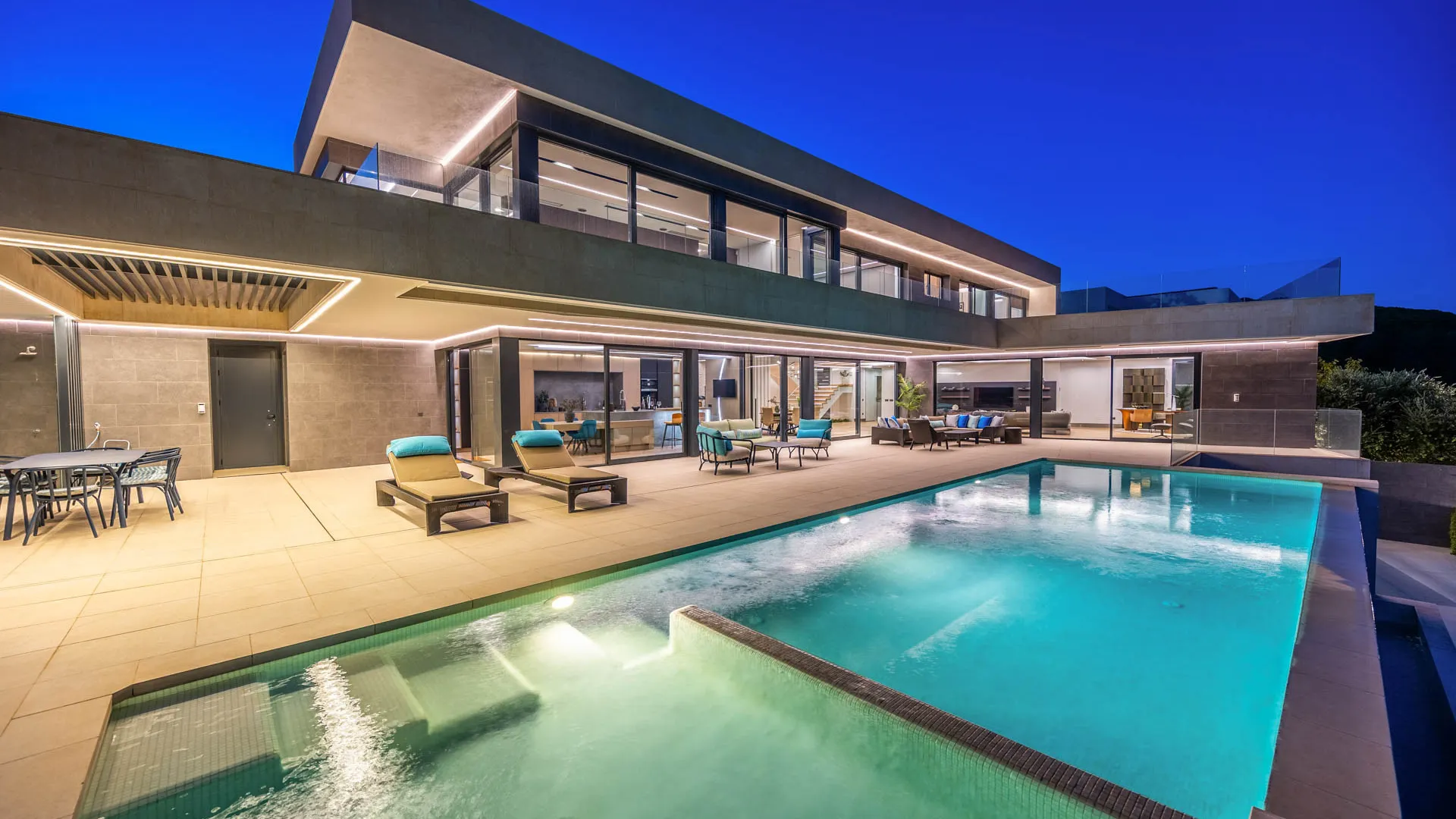 For sale Zona M villa with 5 bedrooms