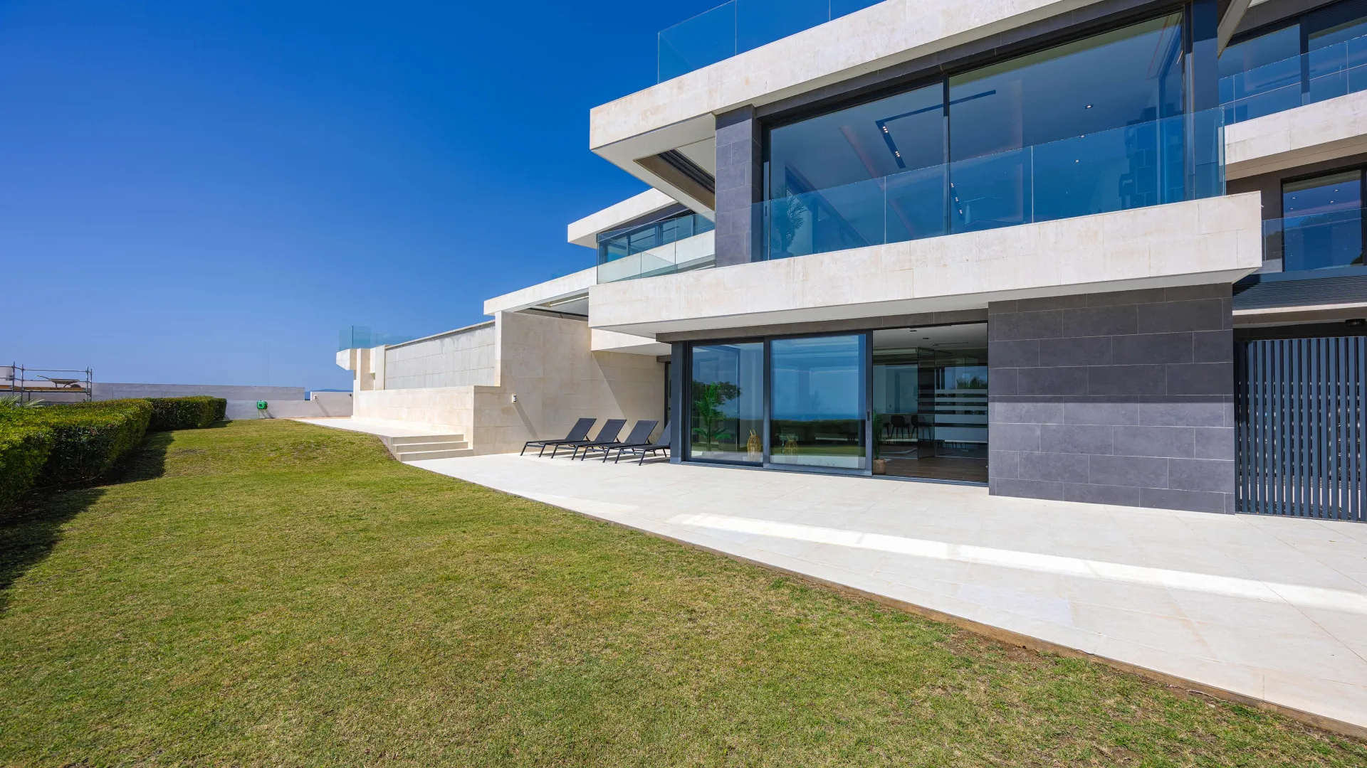 For sale Zona M villa with 5 bedrooms