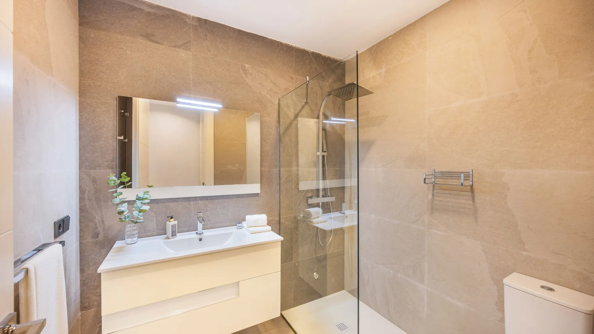 For sale Zona M villa with 5 bedrooms