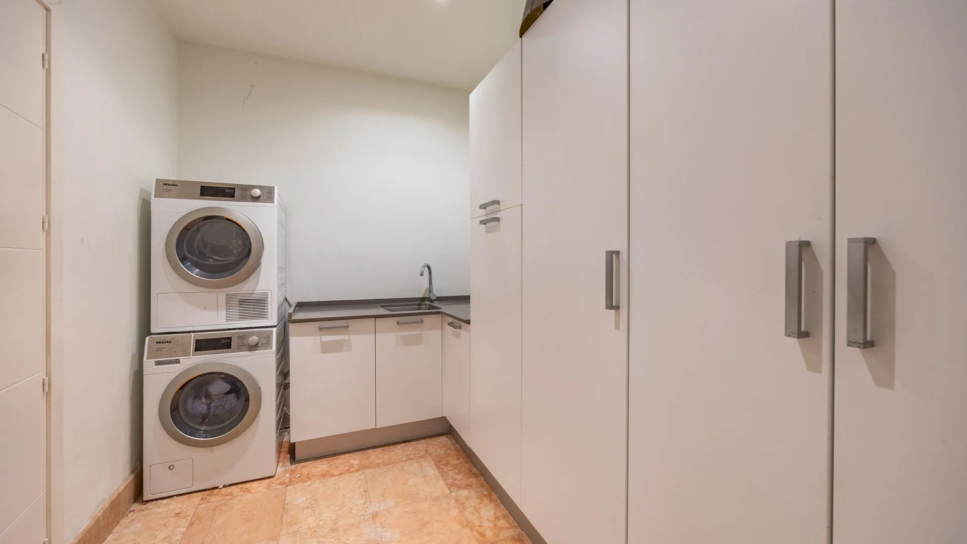 For sale villa in Zona M