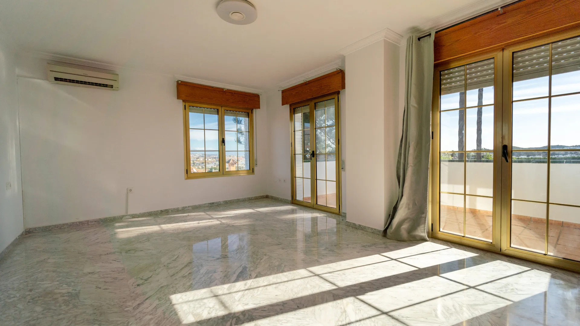 Villa en venta de 4 dormitorios en Cerrado del Aguila