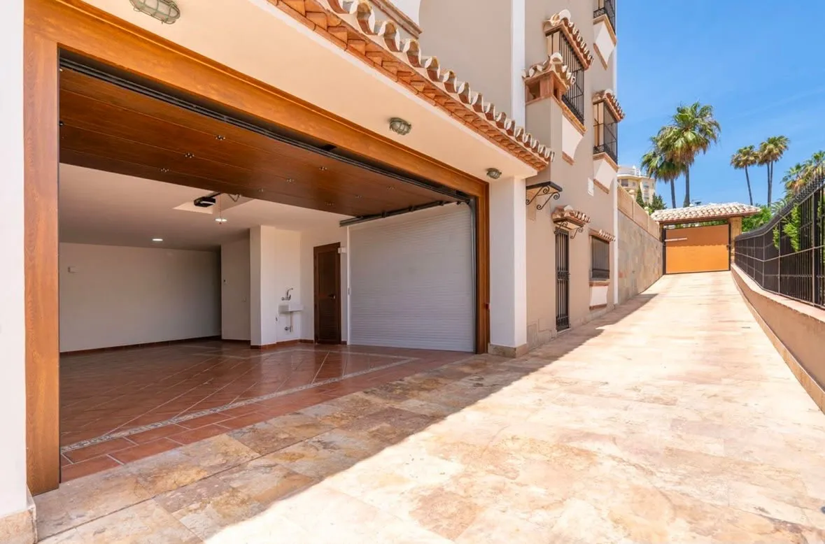 4 bedrooms villa in Cala de Mijas for sale