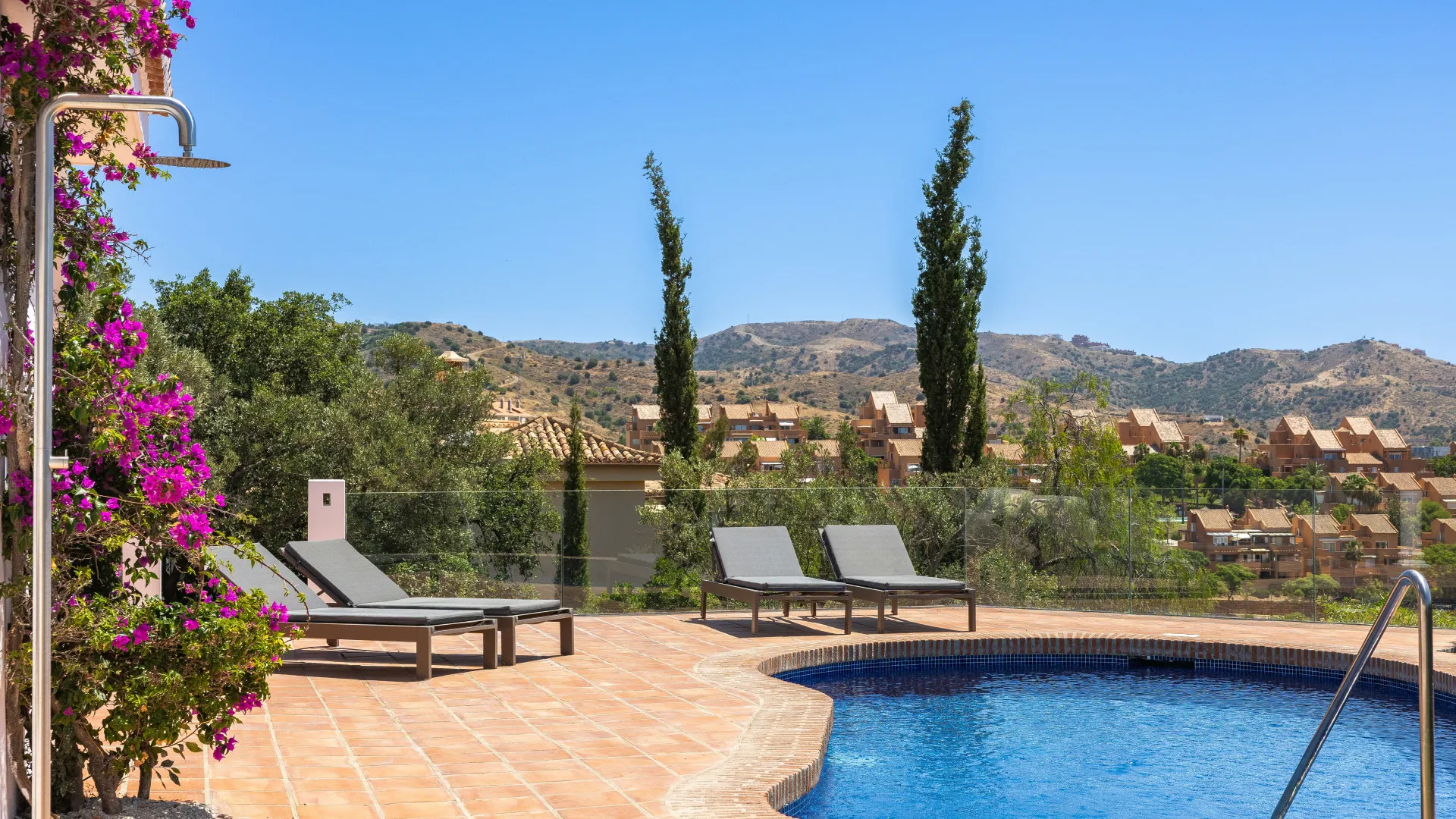 For sale villa in Elviria