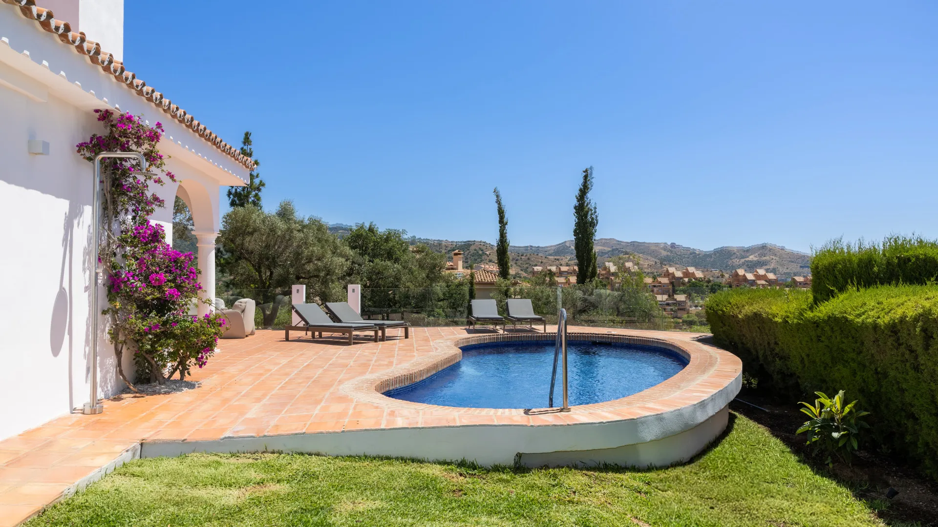 For sale villa in Elviria