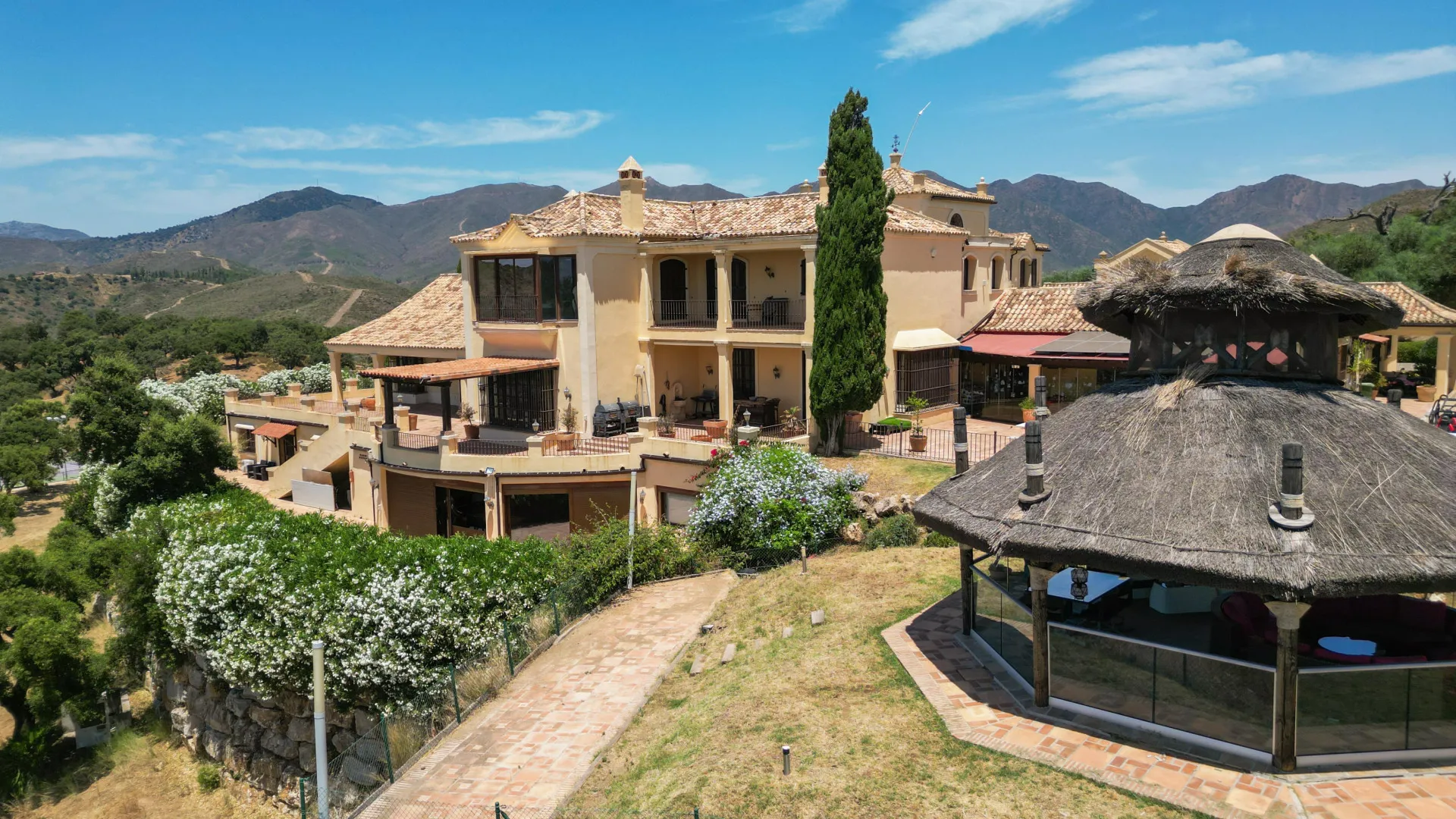 Villa for sale in La Mairena