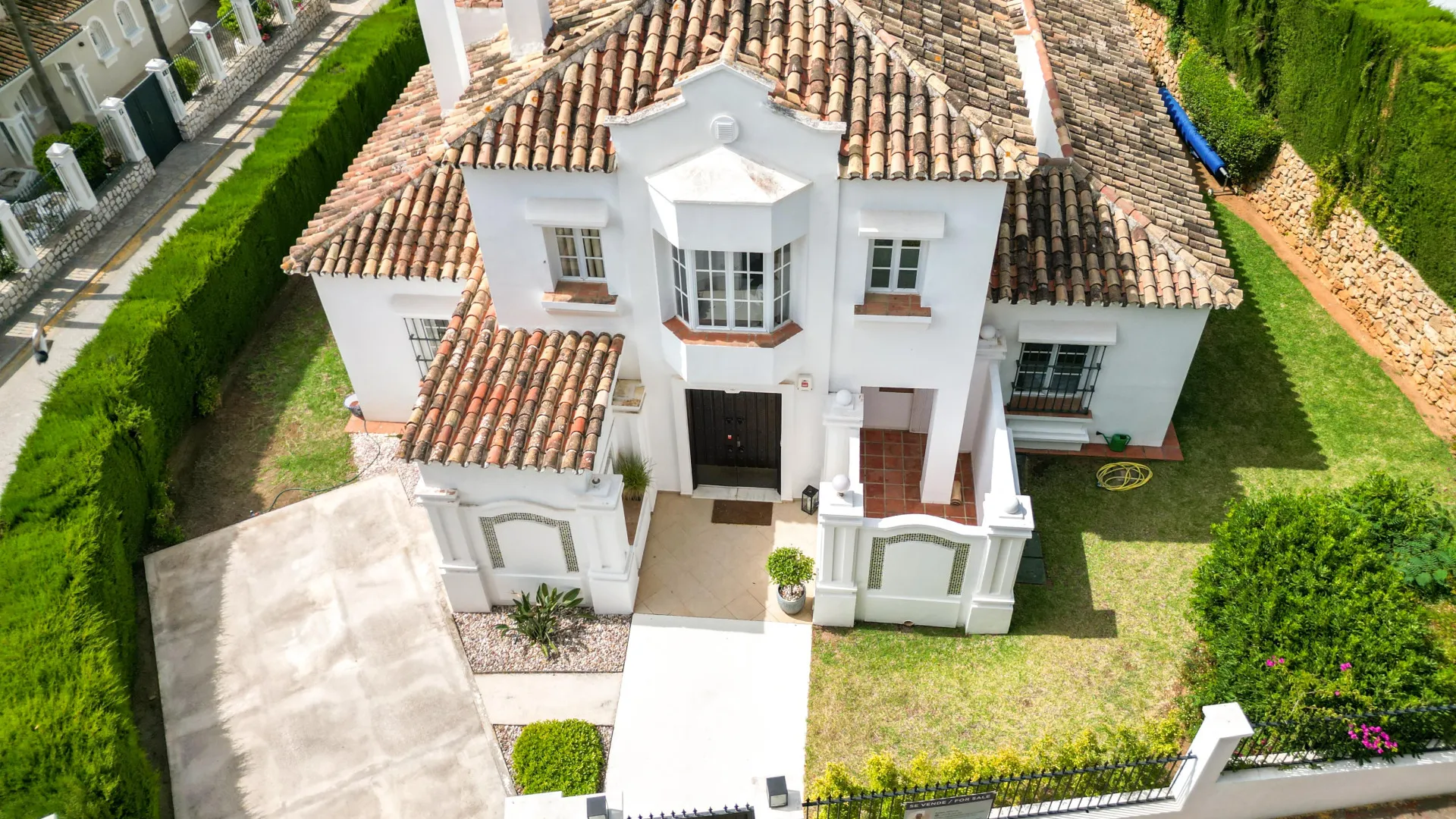 For sale villa with 4 bedrooms in Elviria
