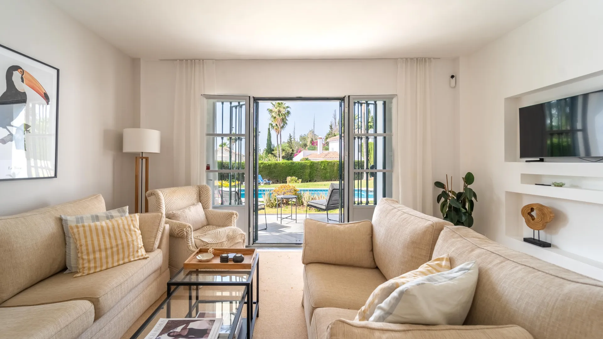 For sale villa with 4 bedrooms in Elviria