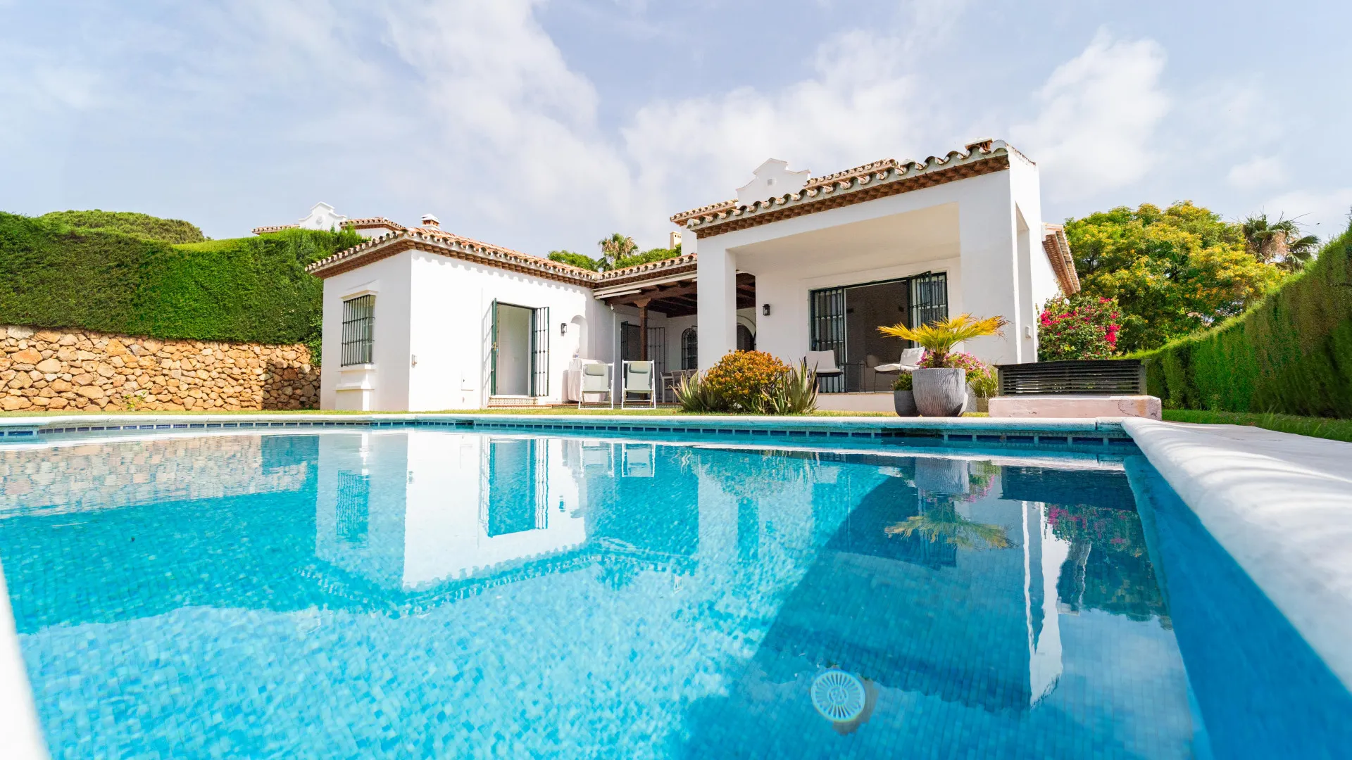 For sale villa with 4 bedrooms in Elviria