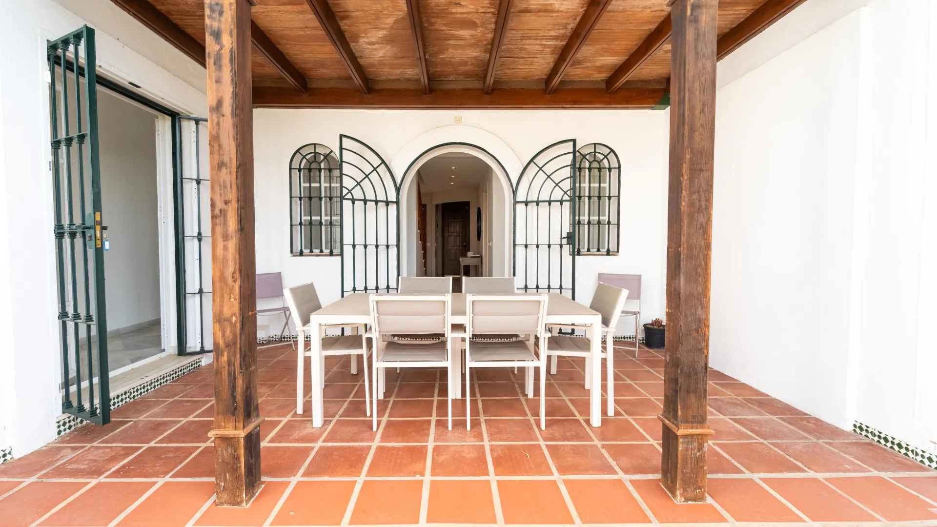 For sale villa with 4 bedrooms in Elviria