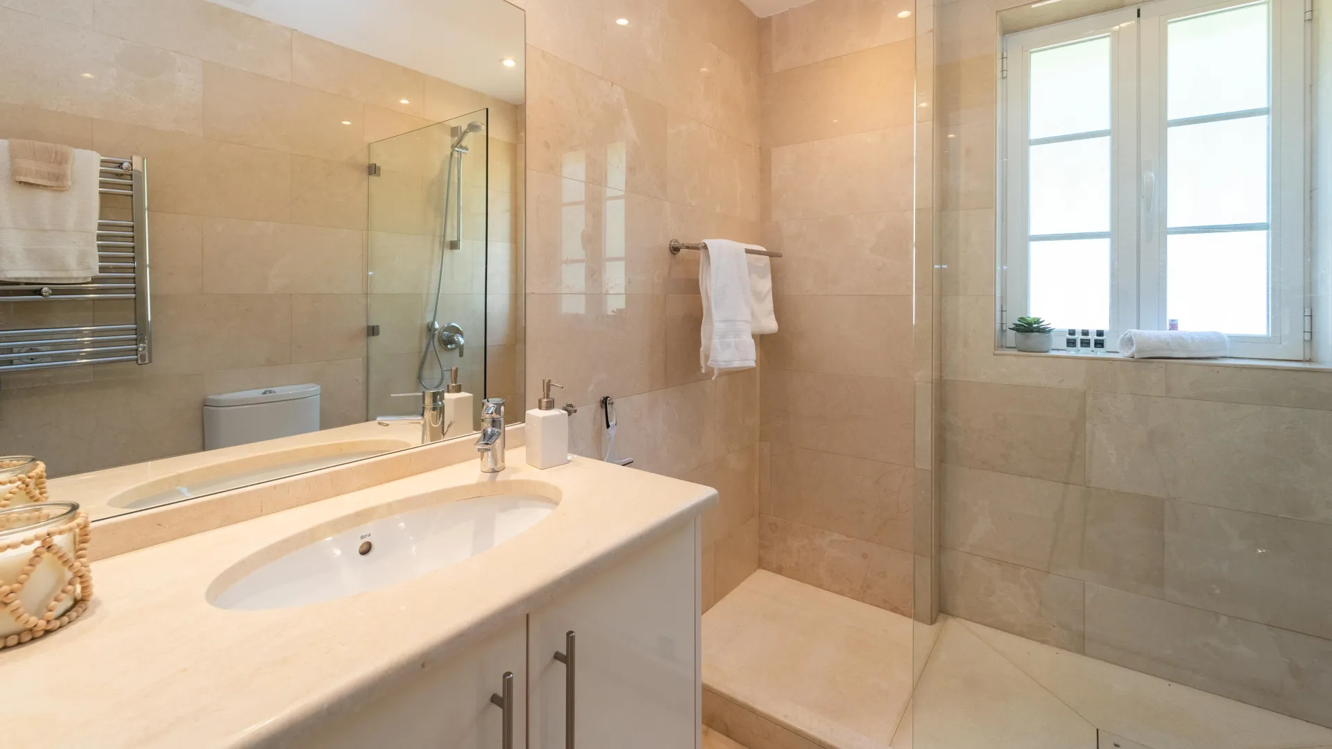 For sale villa with 4 bedrooms in Elviria