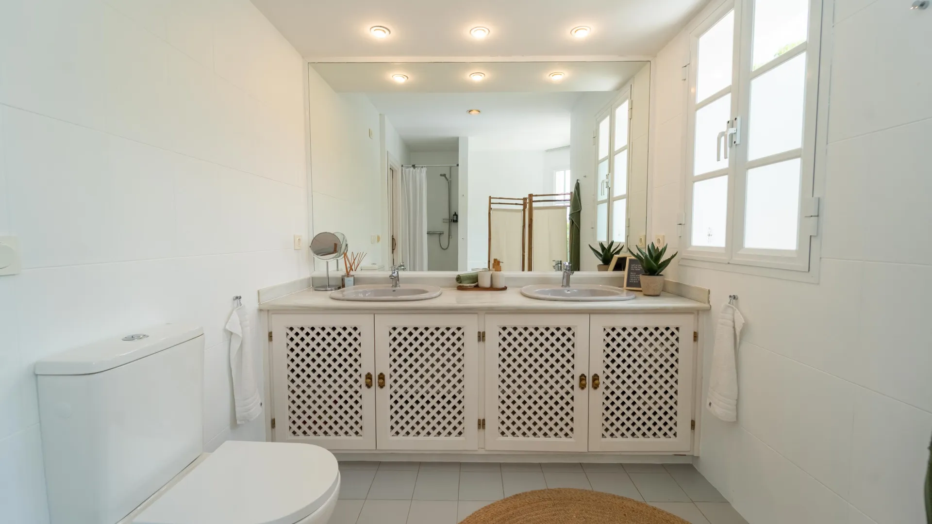 For sale villa with 4 bedrooms in Elviria