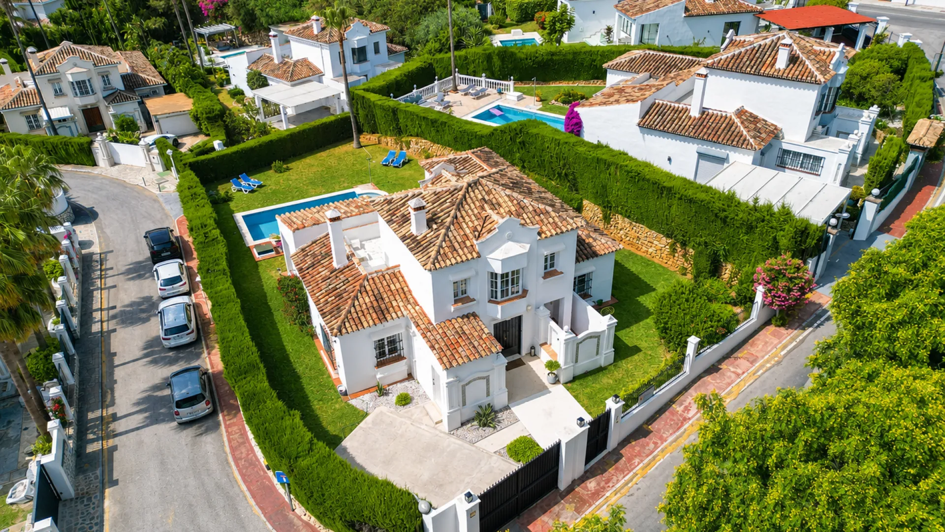 For sale villa with 4 bedrooms in Elviria
