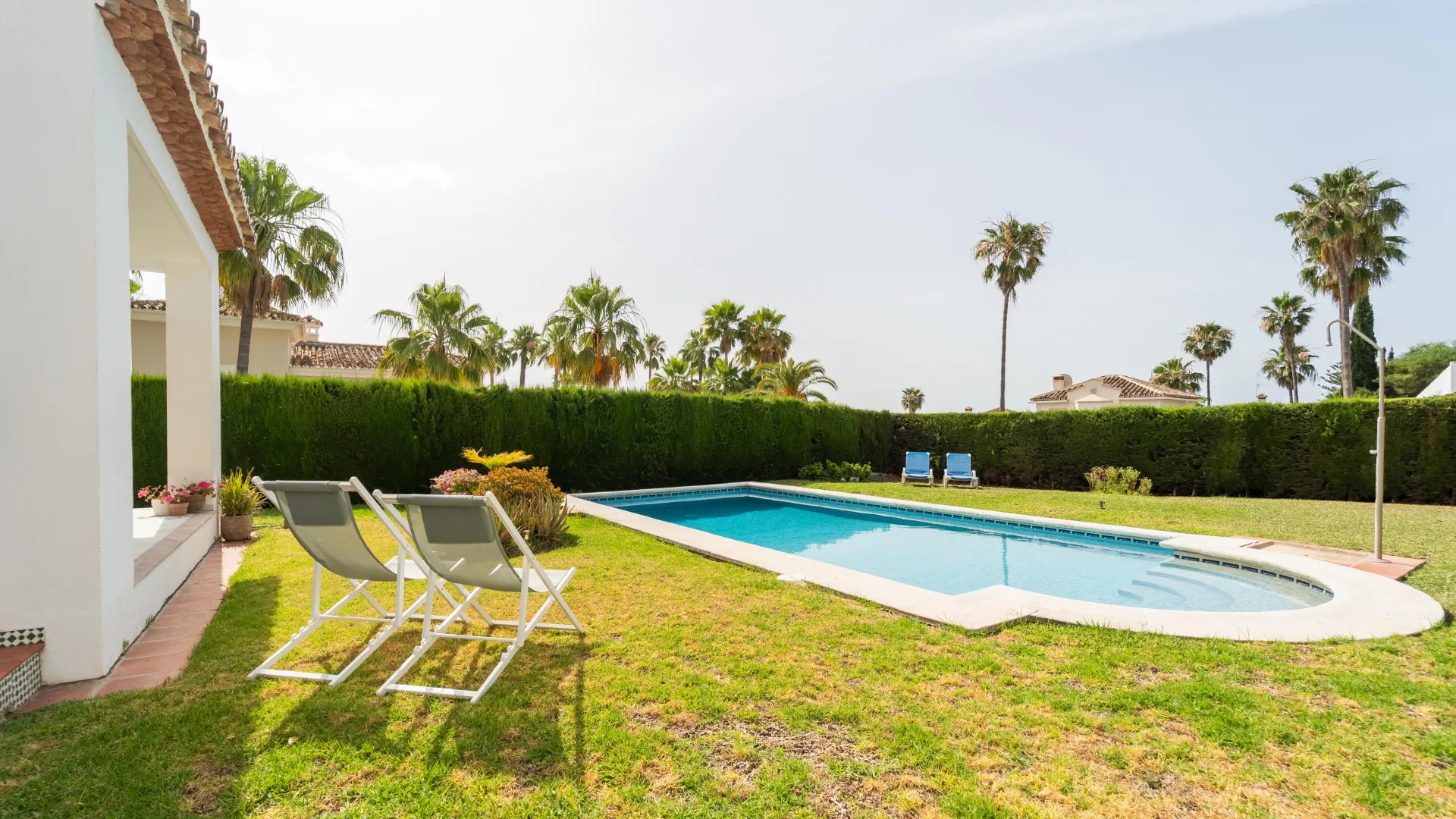 For sale villa with 4 bedrooms in Elviria