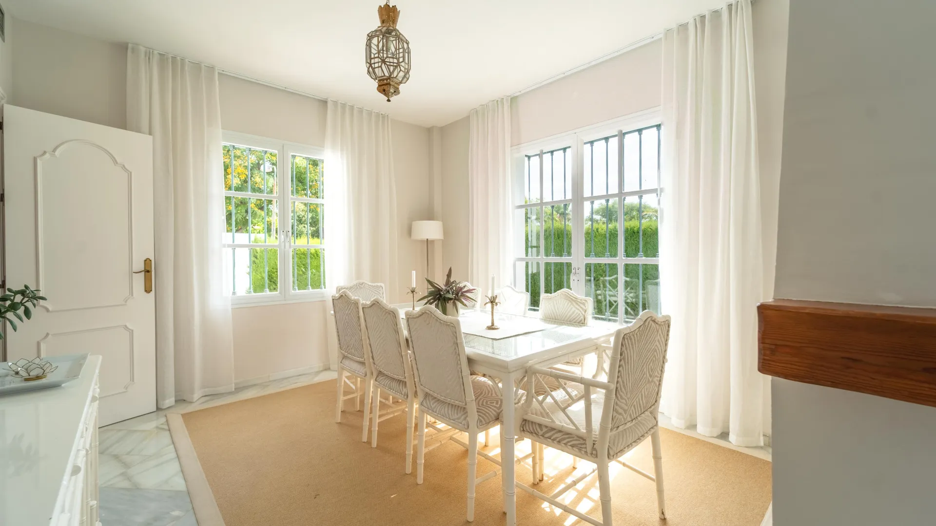 For sale villa with 4 bedrooms in Elviria