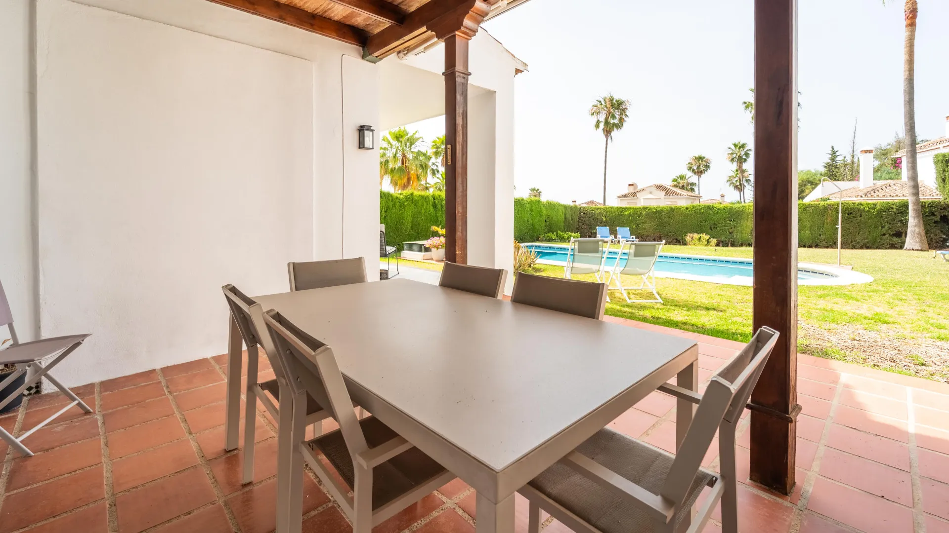 For sale villa with 4 bedrooms in Elviria