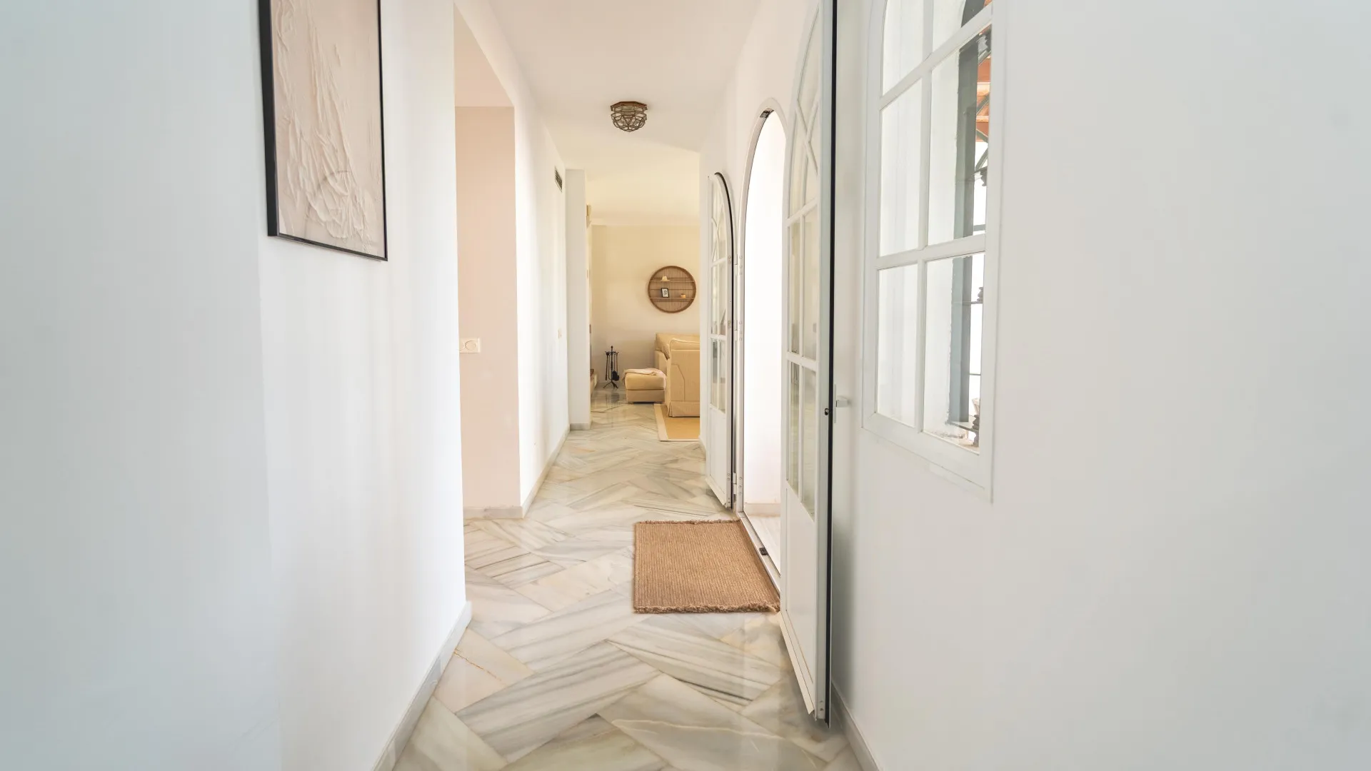 For sale villa with 4 bedrooms in Elviria