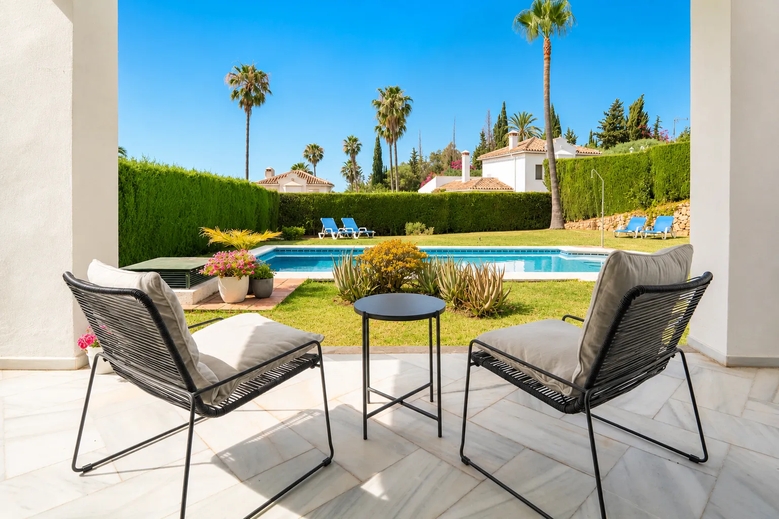For sale villa with 4 bedrooms in Elviria