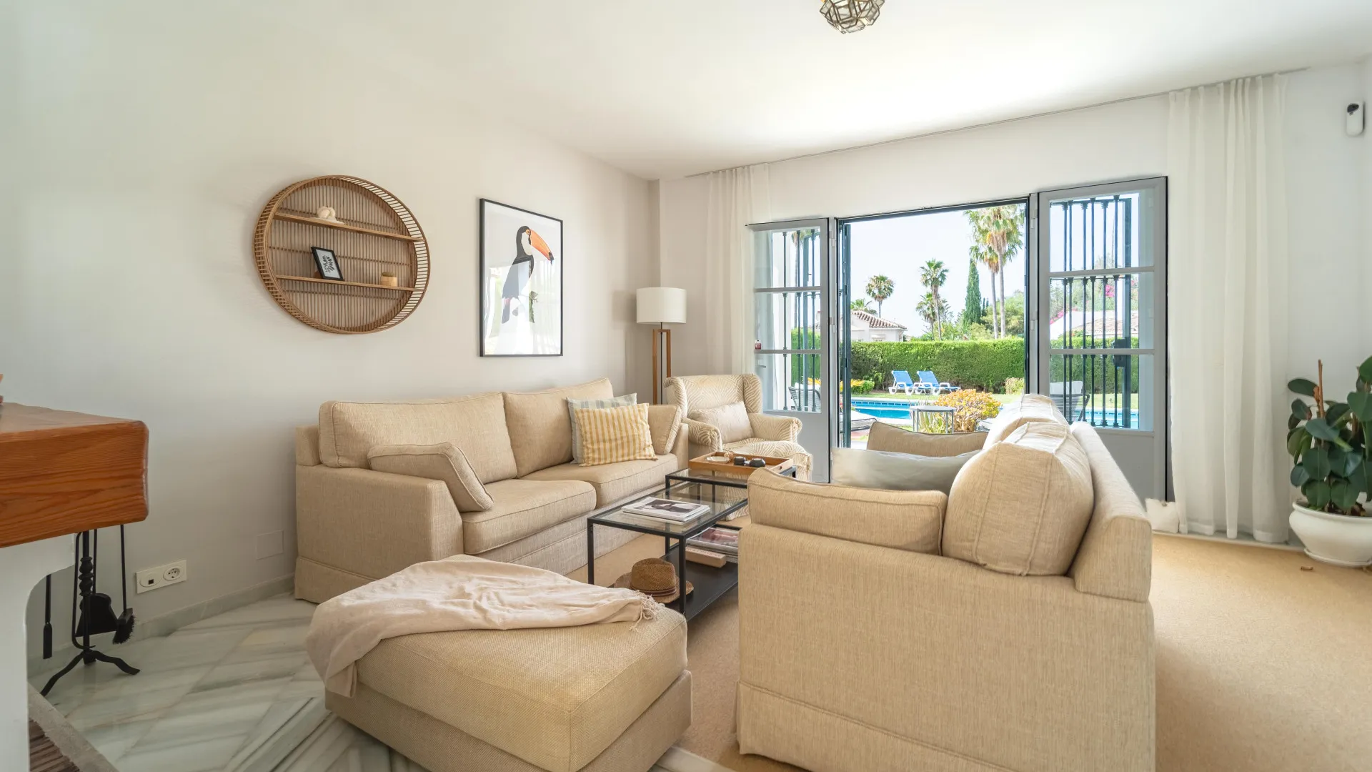 For sale villa with 4 bedrooms in Elviria