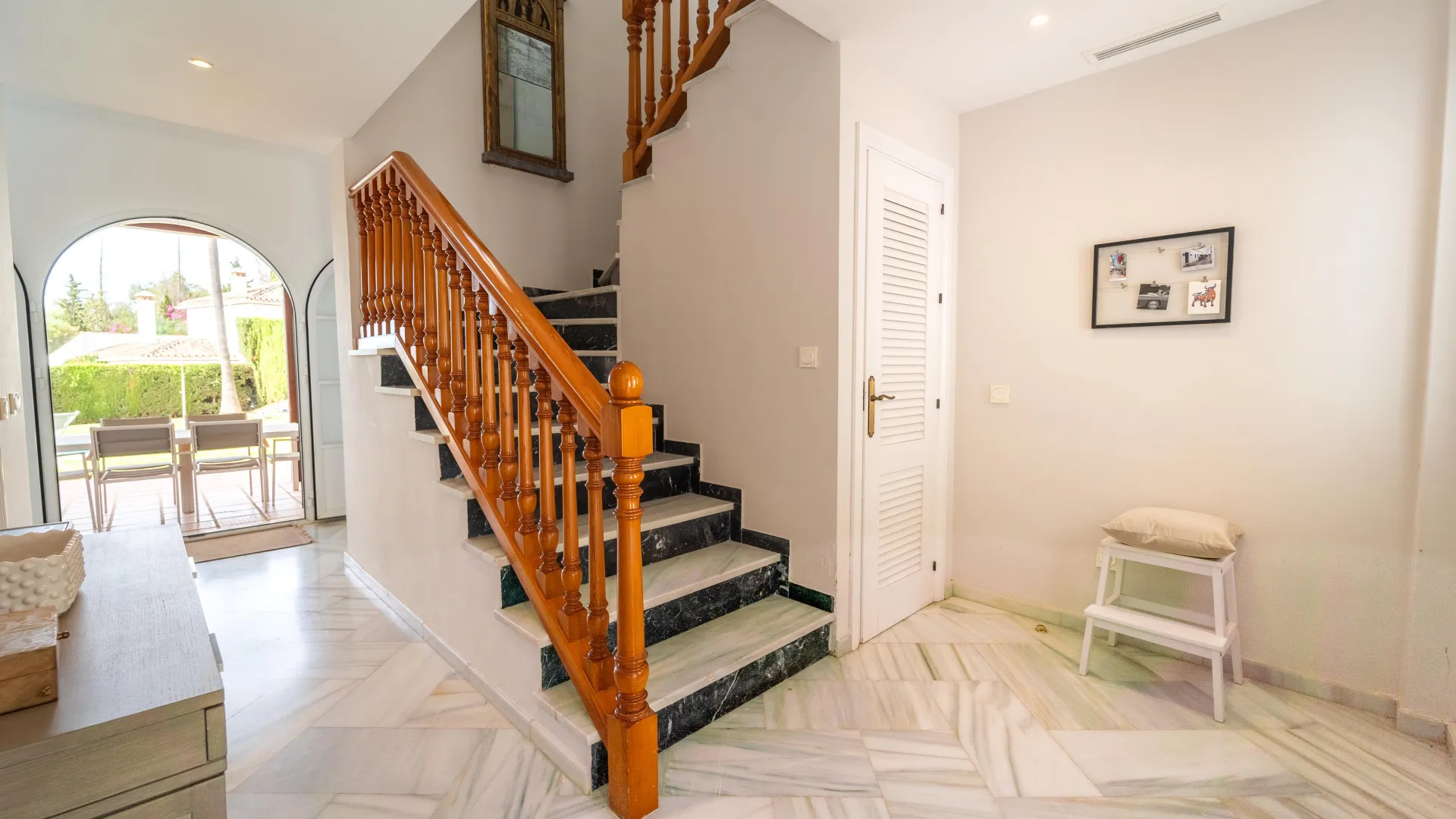 For sale villa with 4 bedrooms in Elviria