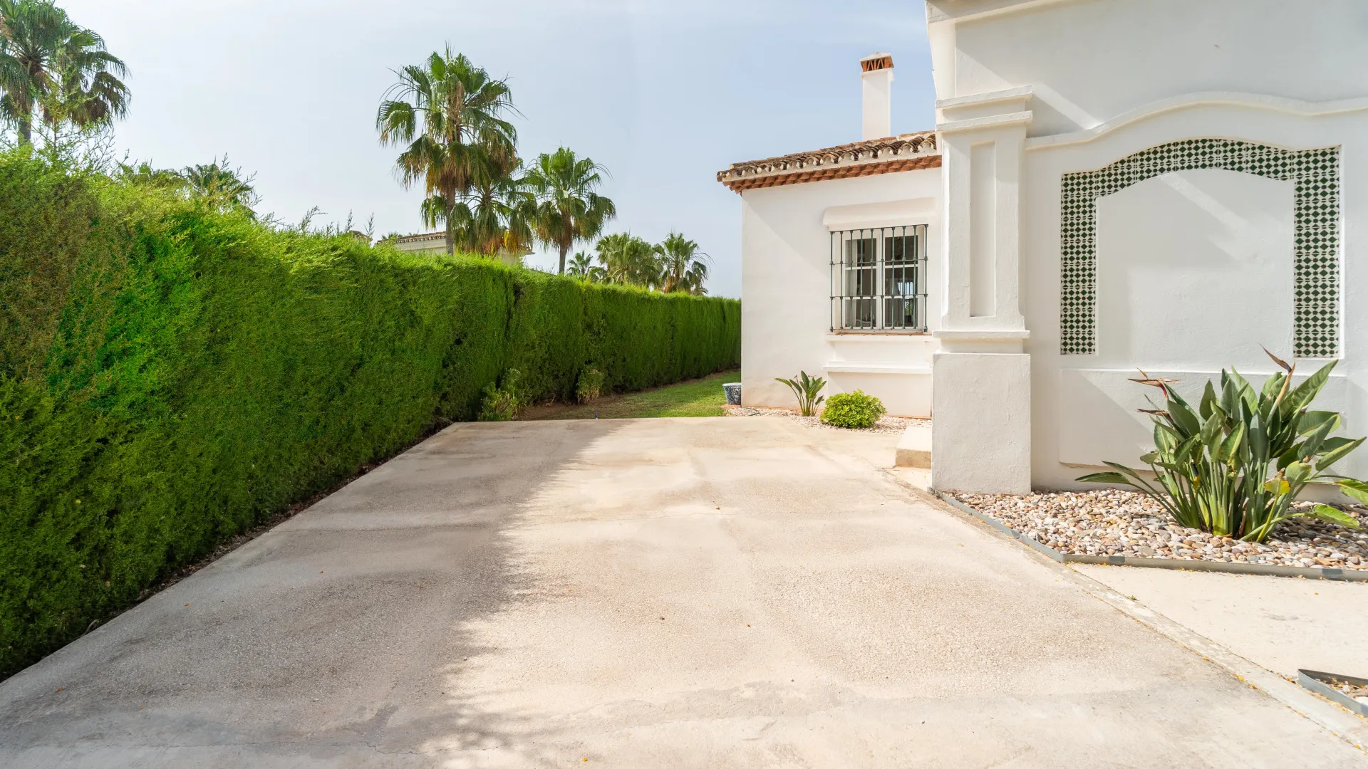 For sale villa with 4 bedrooms in Elviria