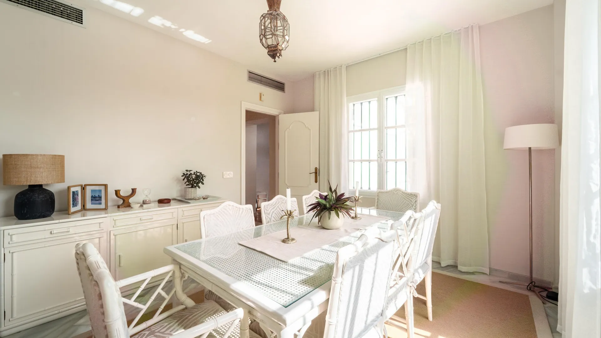 For sale villa with 4 bedrooms in Elviria
