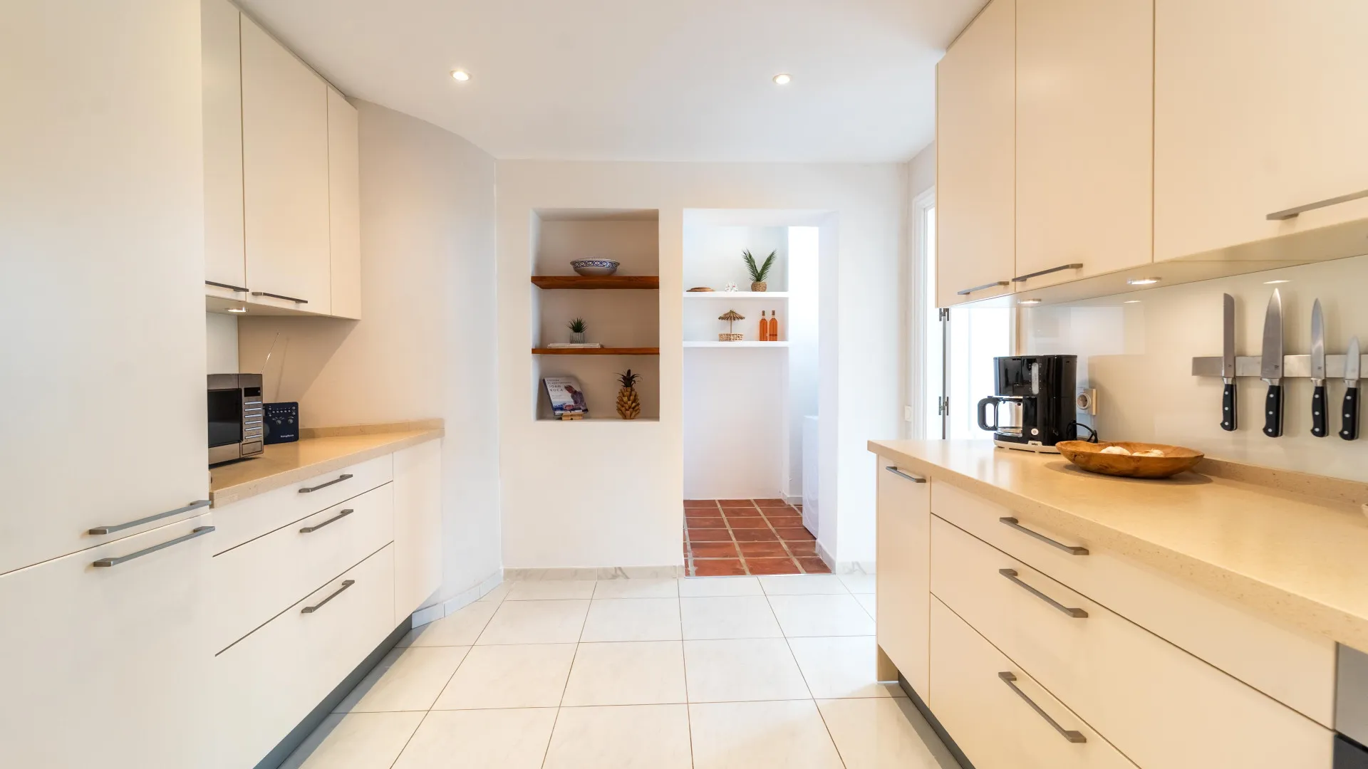 For sale villa with 4 bedrooms in Elviria