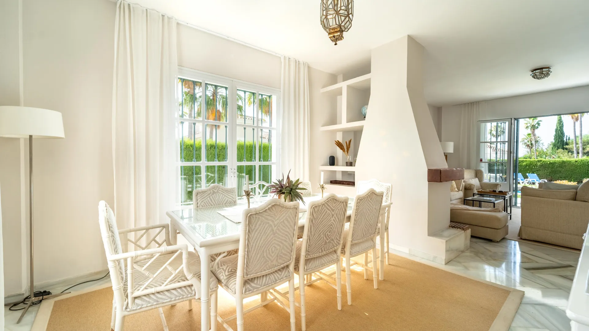 For sale villa with 4 bedrooms in Elviria