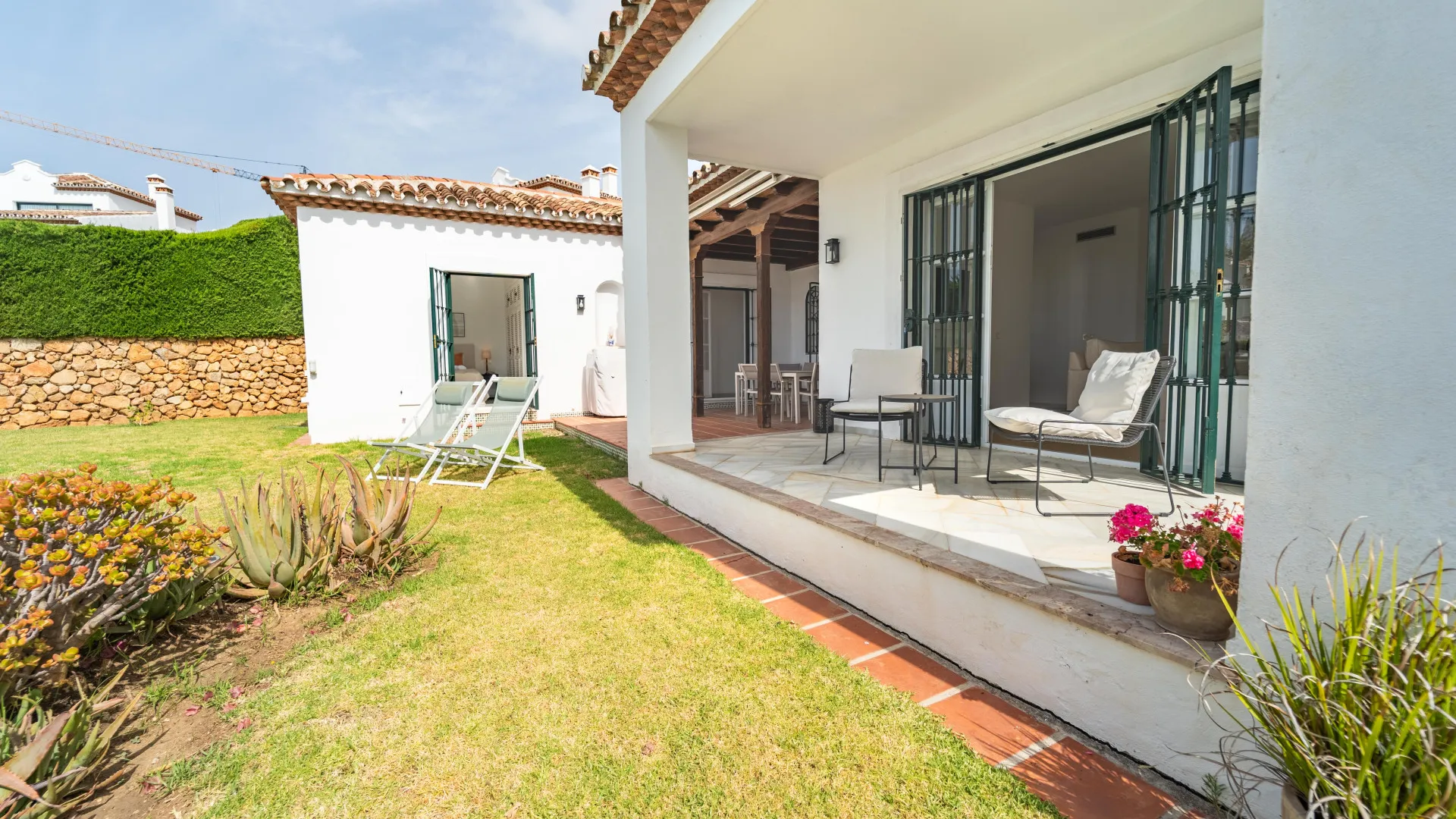For sale villa with 4 bedrooms in Elviria