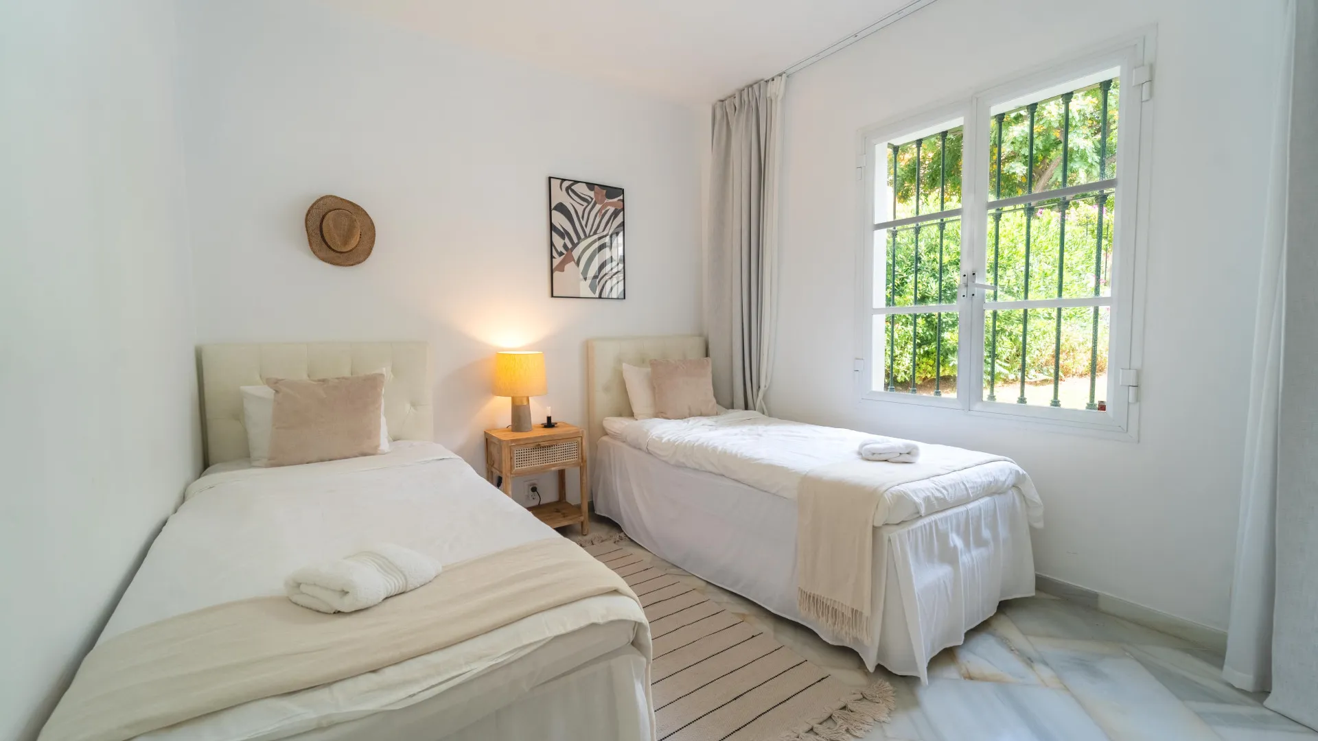 For sale villa with 4 bedrooms in Elviria