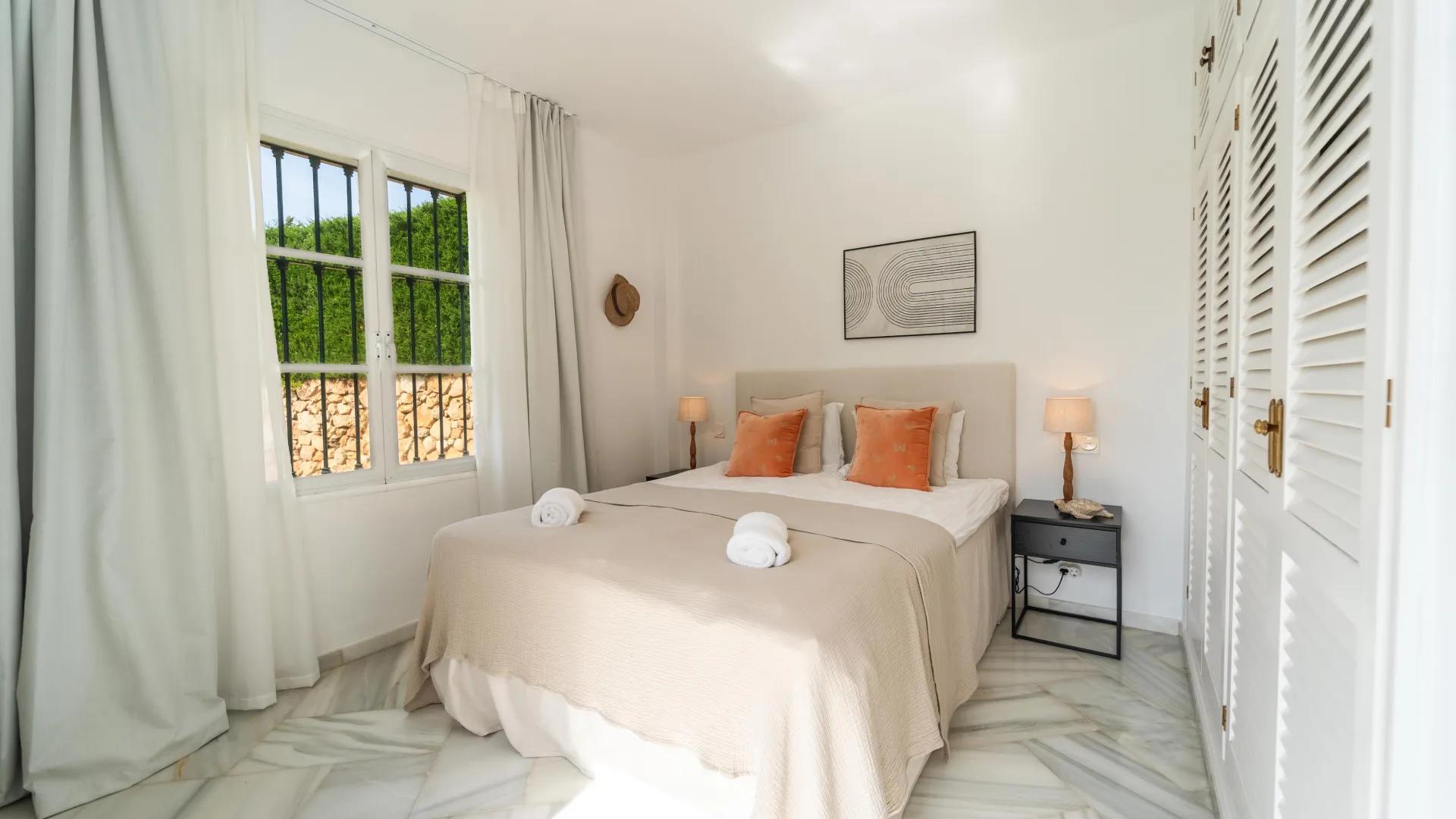 For sale villa with 4 bedrooms in Elviria