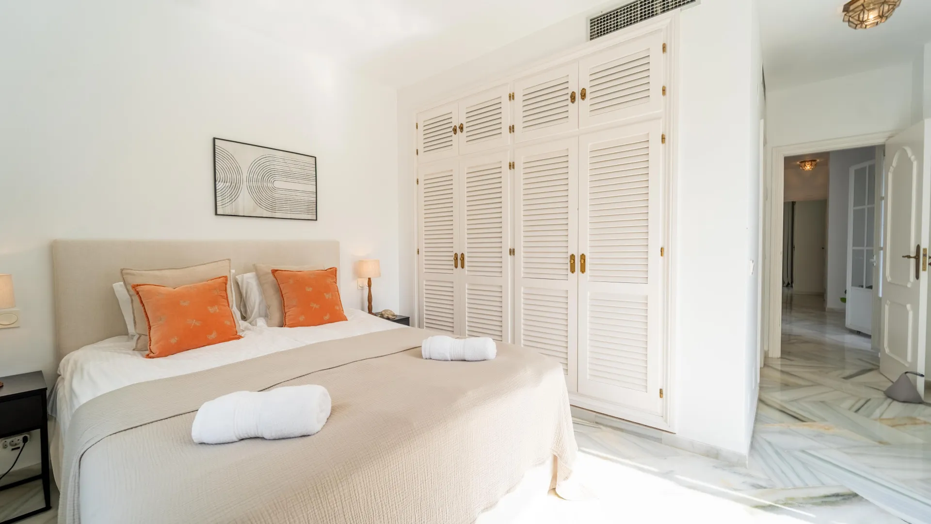 For sale villa with 4 bedrooms in Elviria