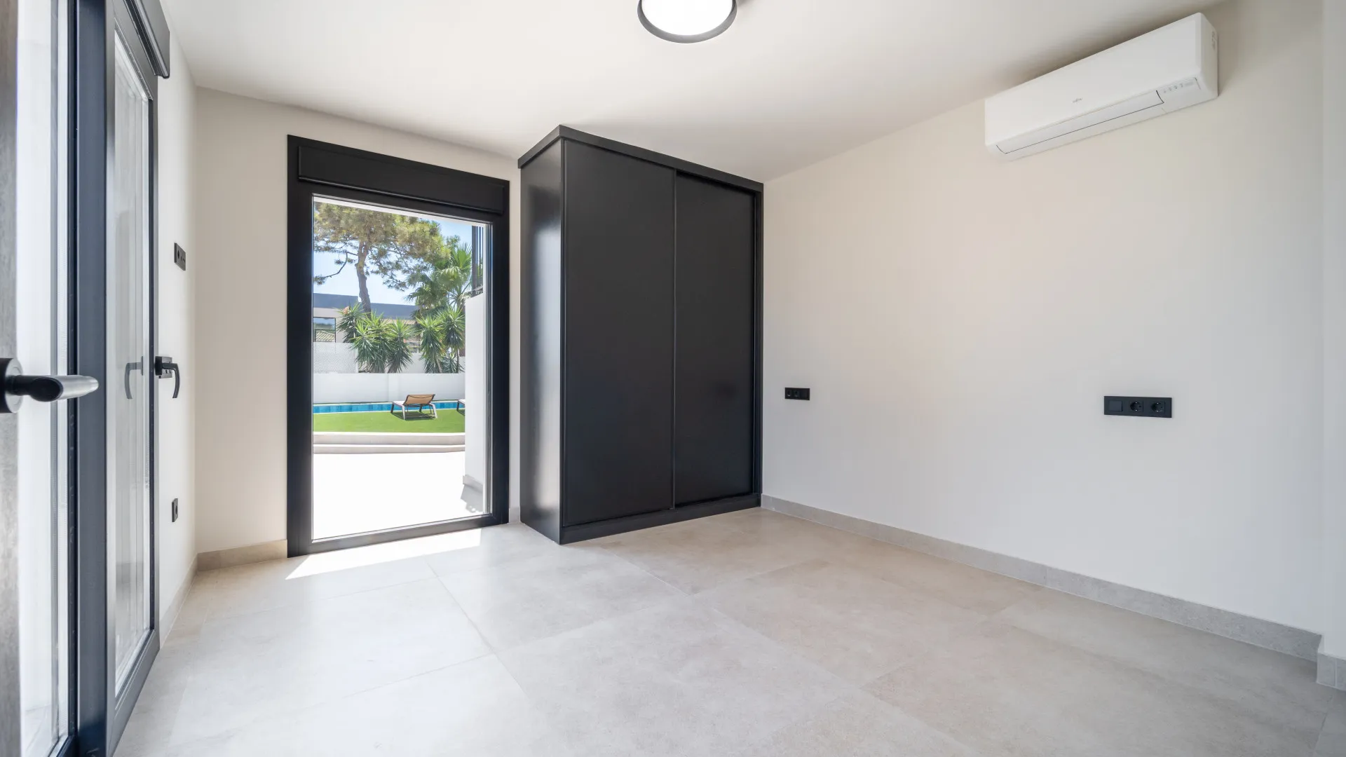 Cala de Mijas 5 bedrooms villa for sale