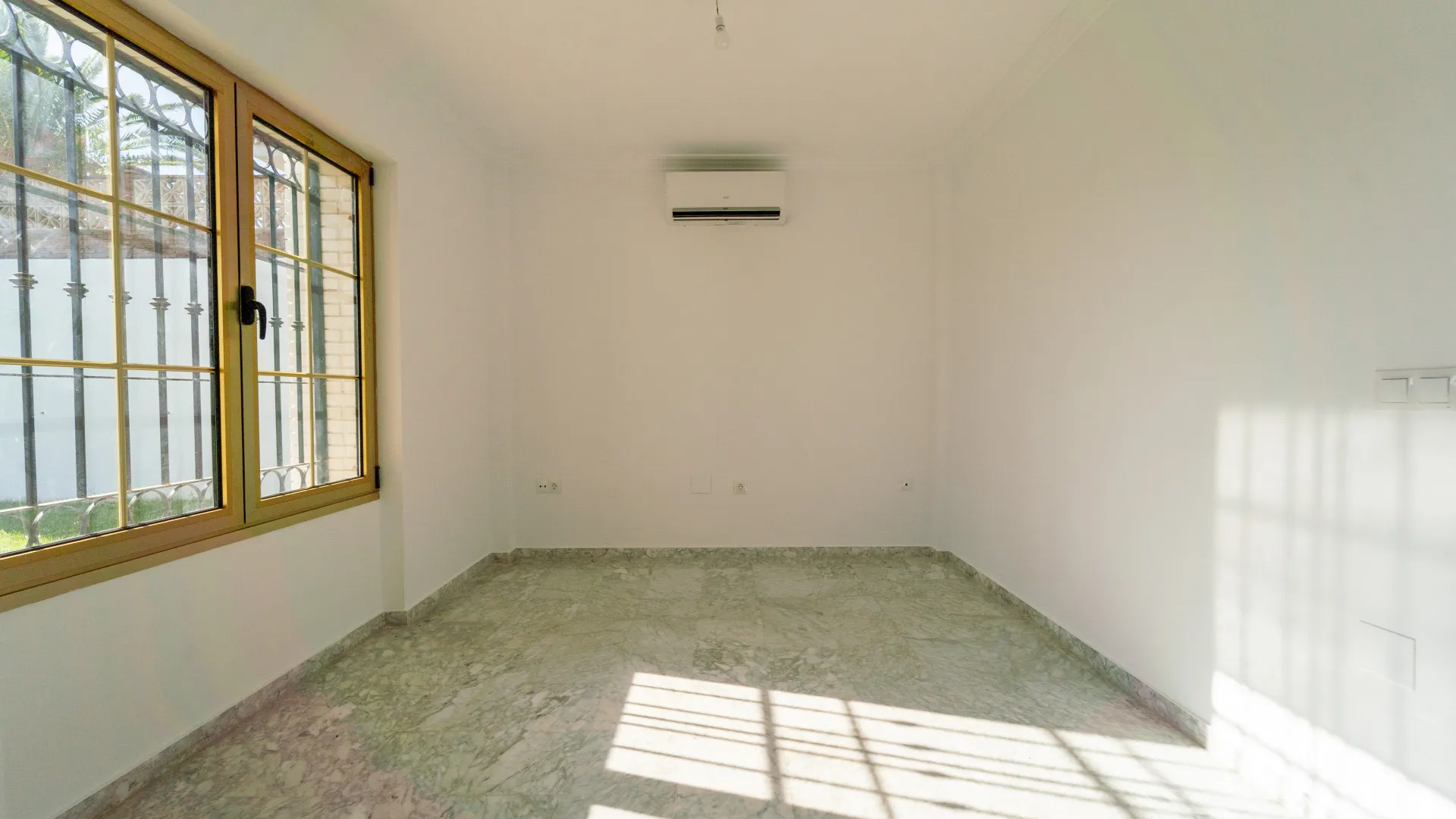 Villa en venta con 4 dormitorios en Cerrado del Aguila