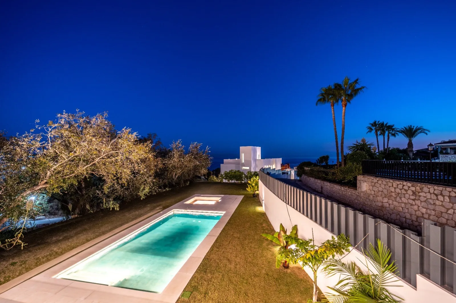 Villa a la venta de 5 dormitorios en Benalmadena Costa