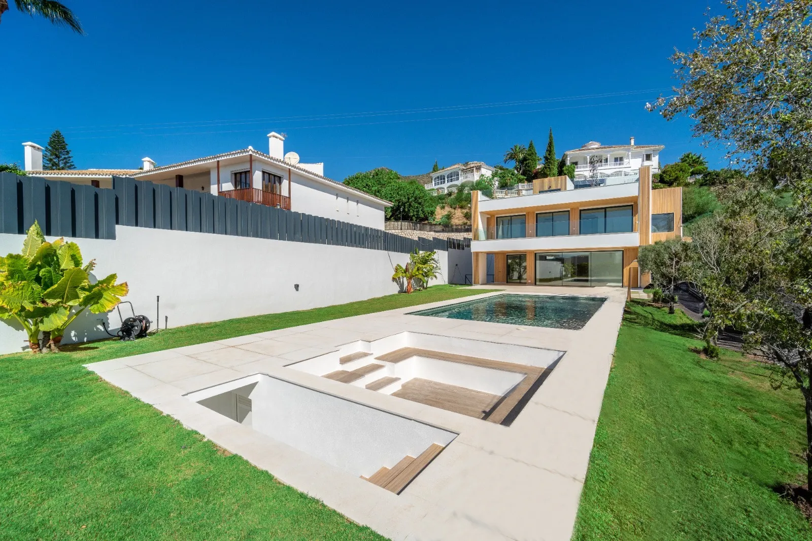 Villa a la venta de 5 dormitorios en Benalmadena Costa