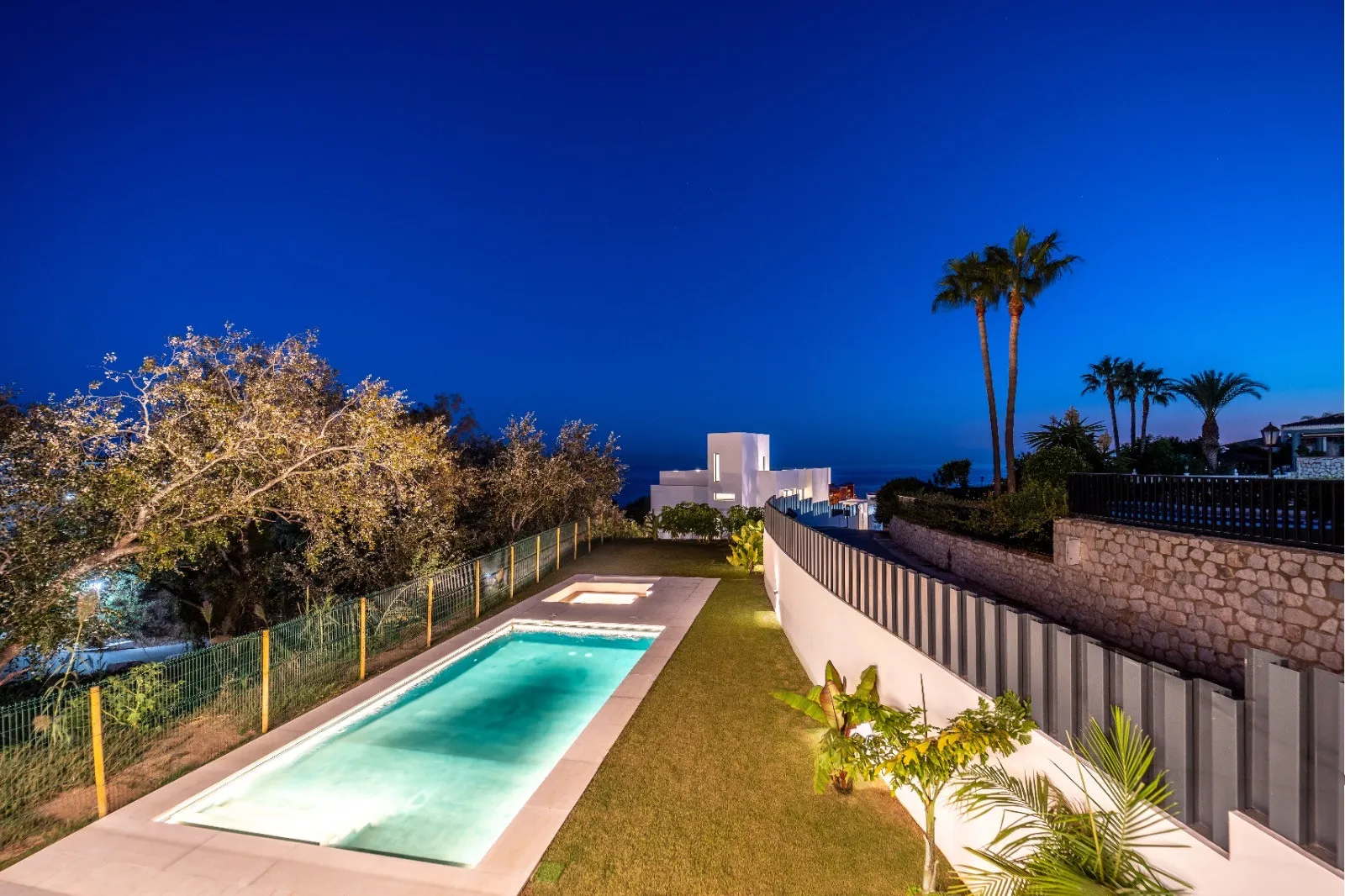Villa a la venta de 5 dormitorios en Benalmadena Costa