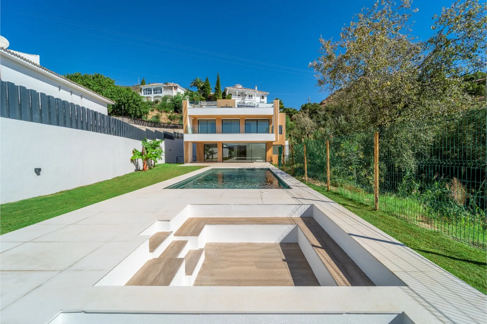 Villa a la venta de 5 dormitorios en Benalmadena Costa
