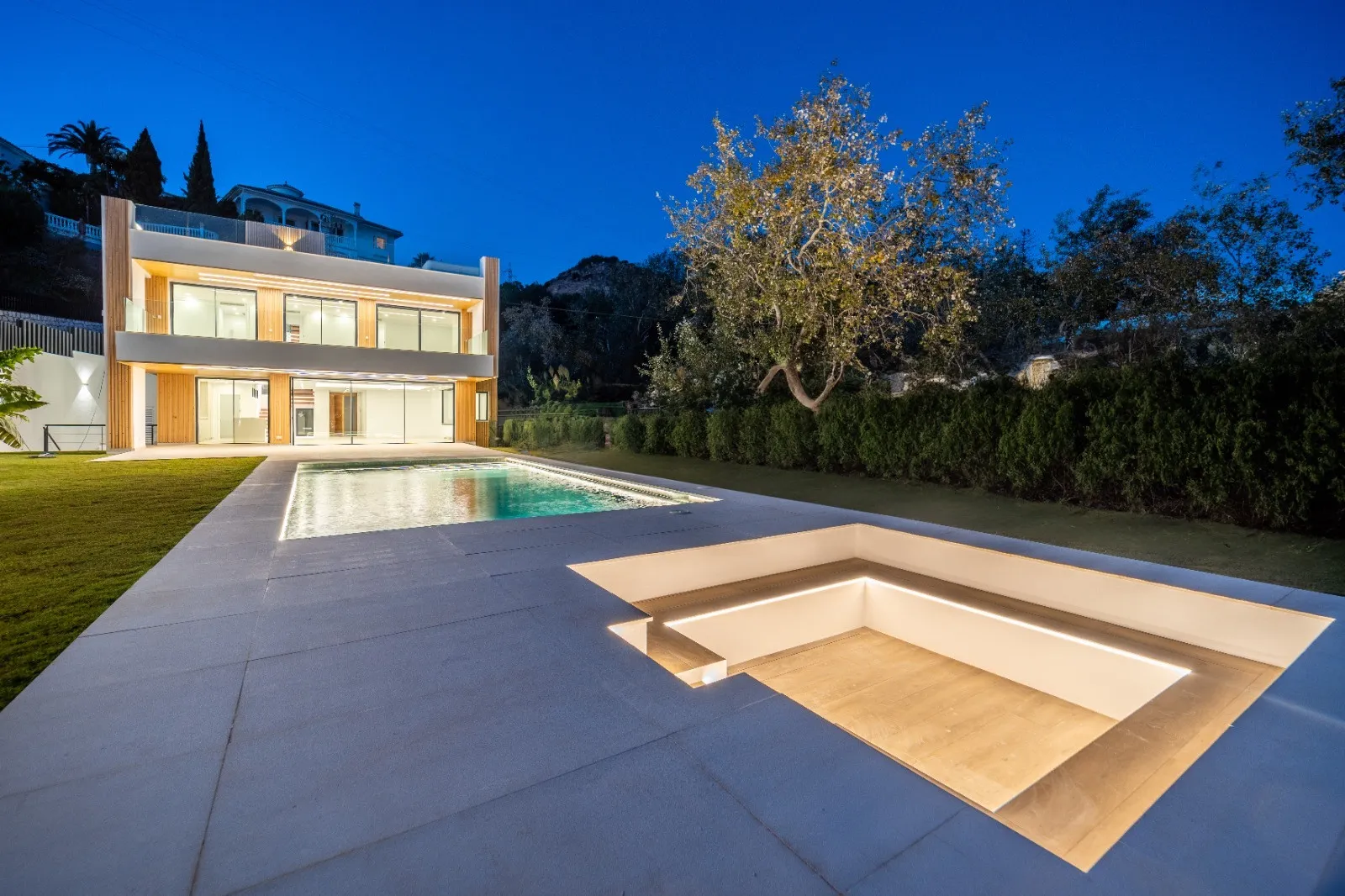 Villa a la venta de 5 dormitorios en Benalmadena Costa