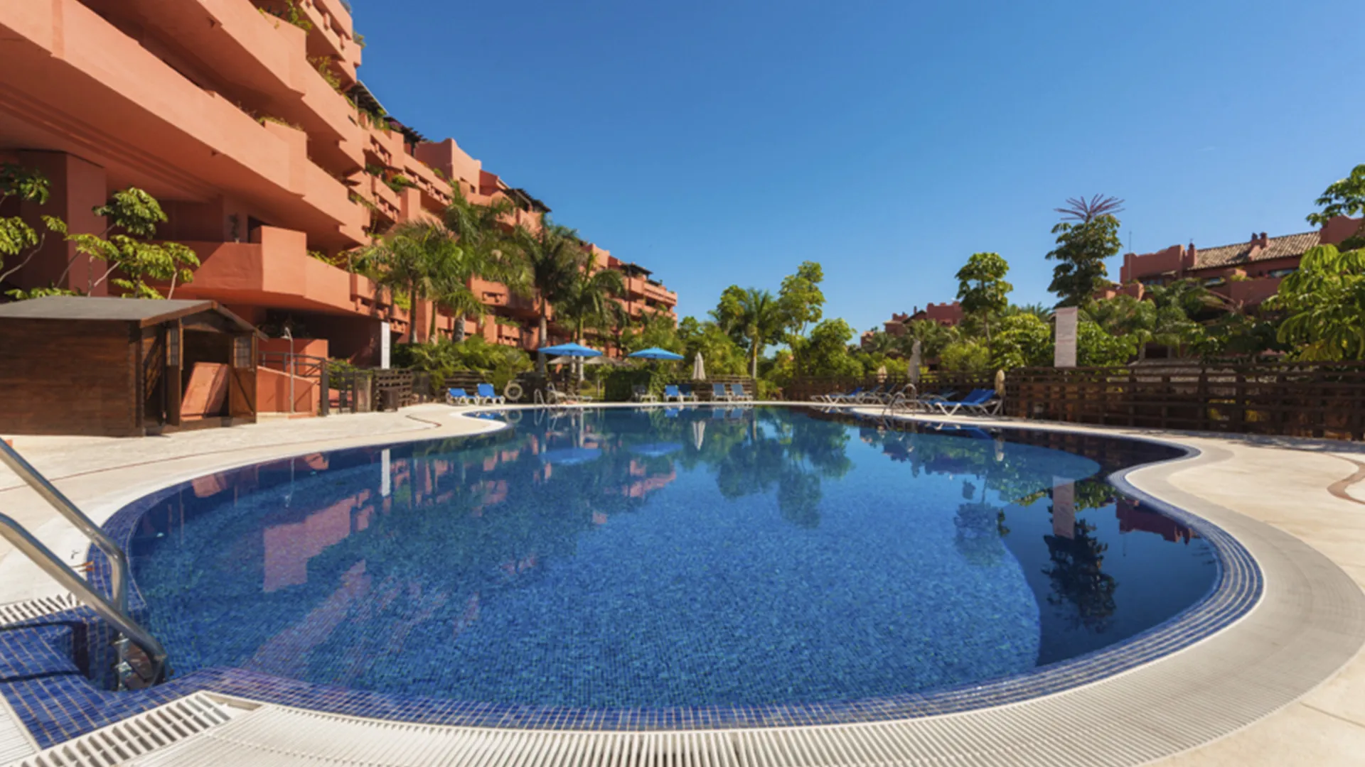 For sale ground floor apartment in Las Nayades