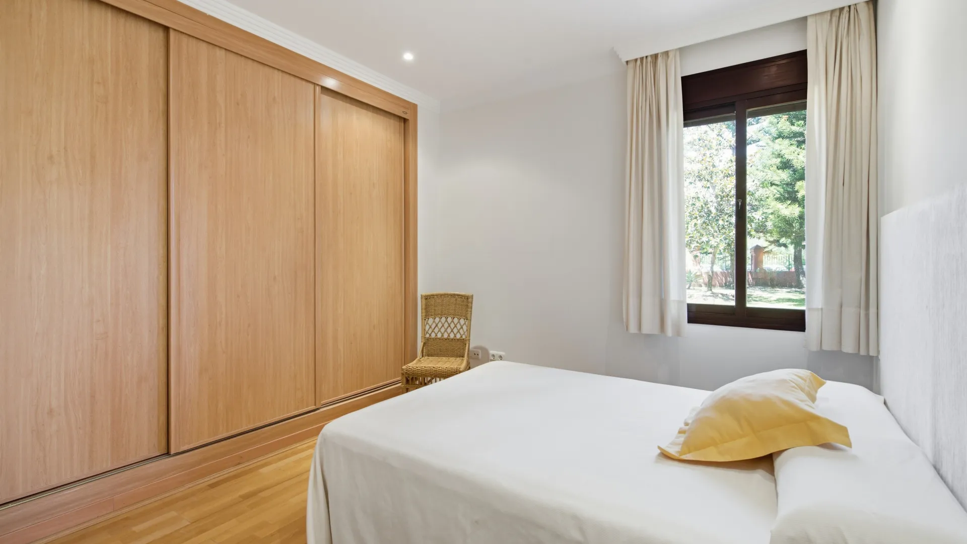 For sale ground floor apartment in Las Nayades