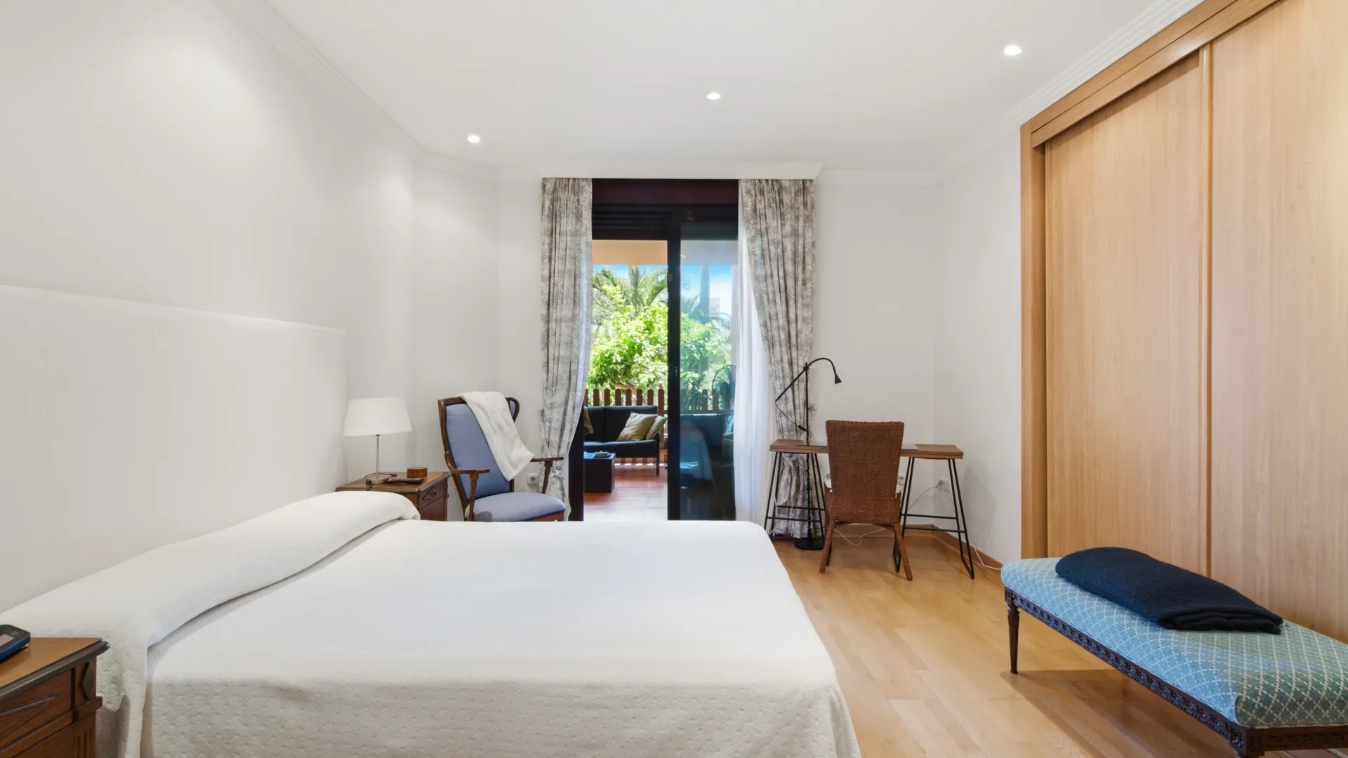 For sale ground floor apartment in Las Nayades