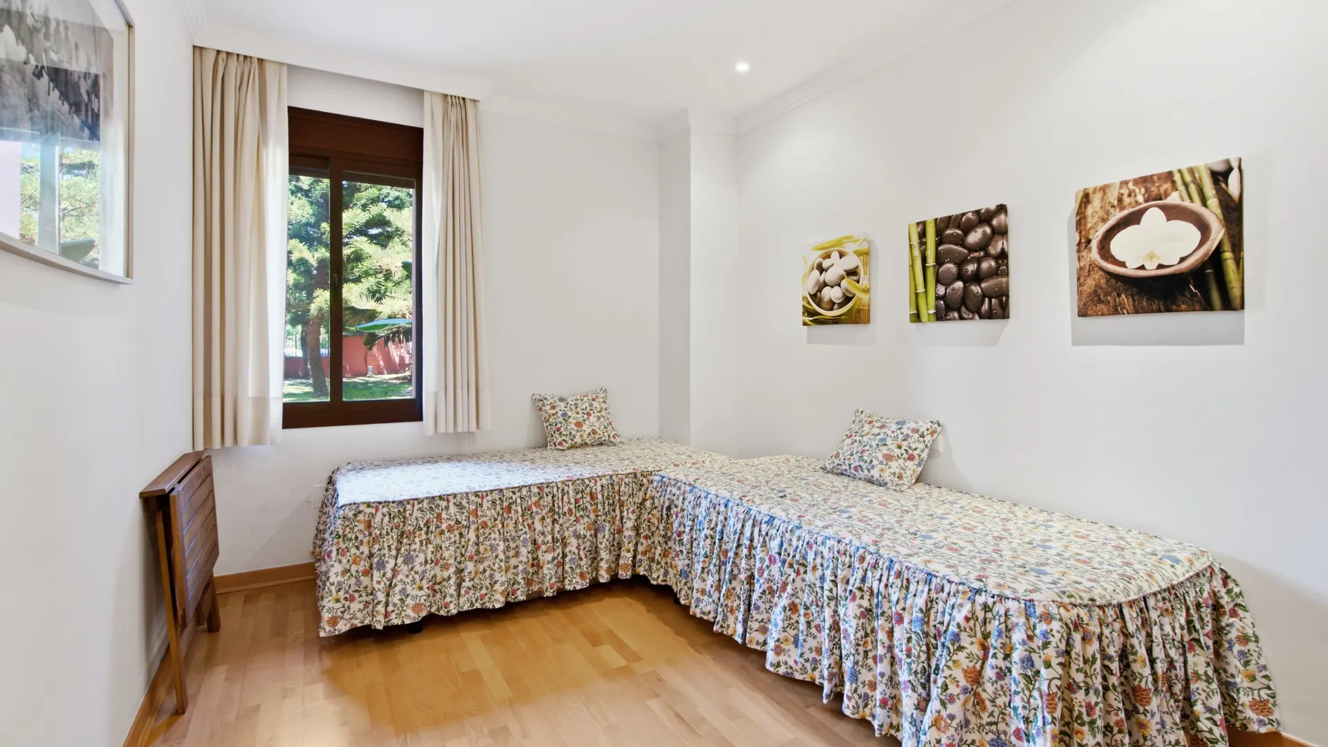 For sale ground floor apartment in Las Nayades