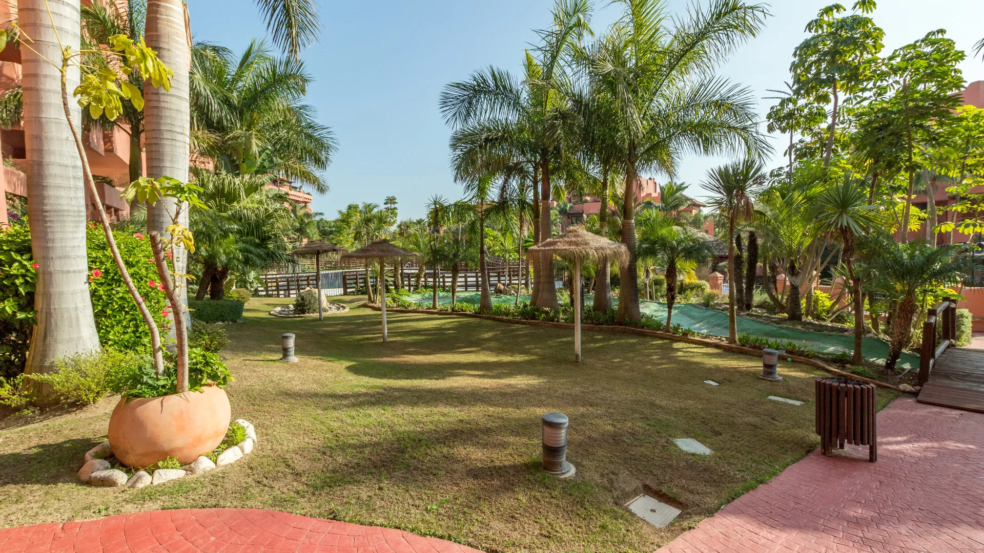 For sale ground floor apartment in Las Nayades