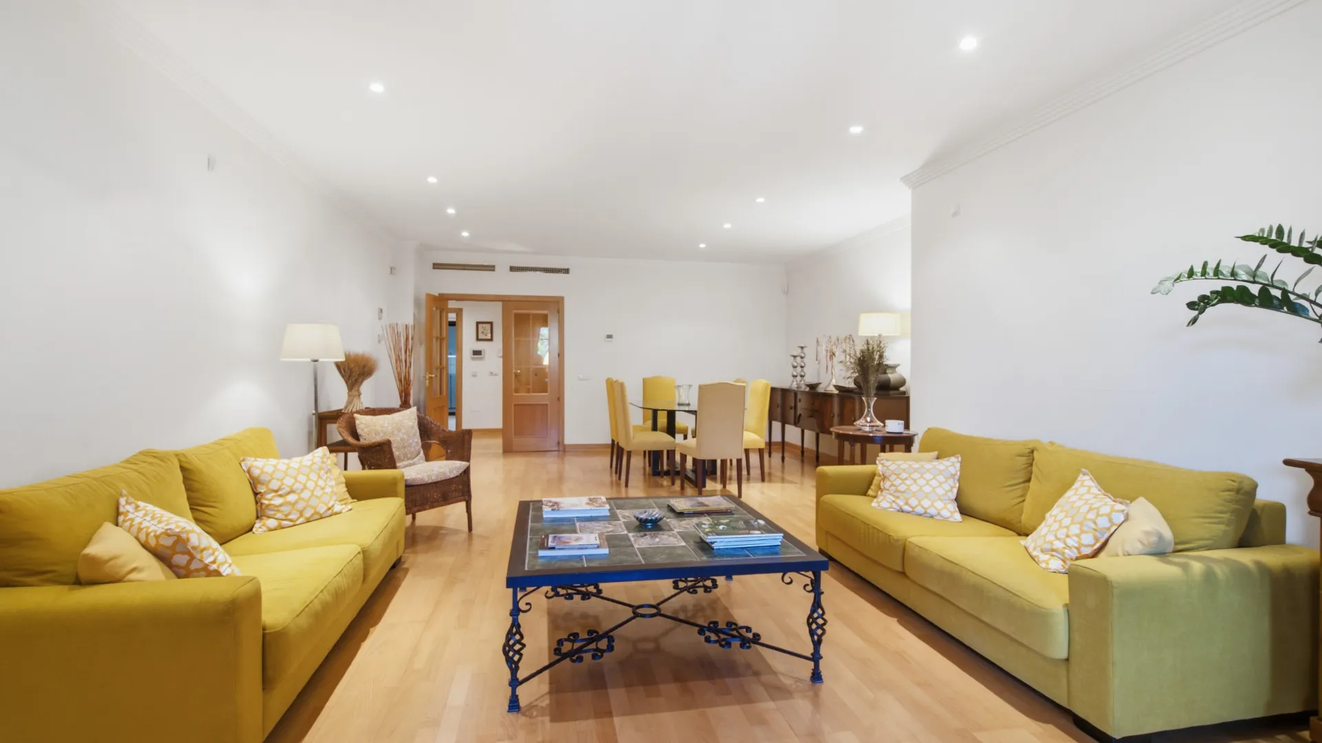 For sale ground floor apartment in Las Nayades