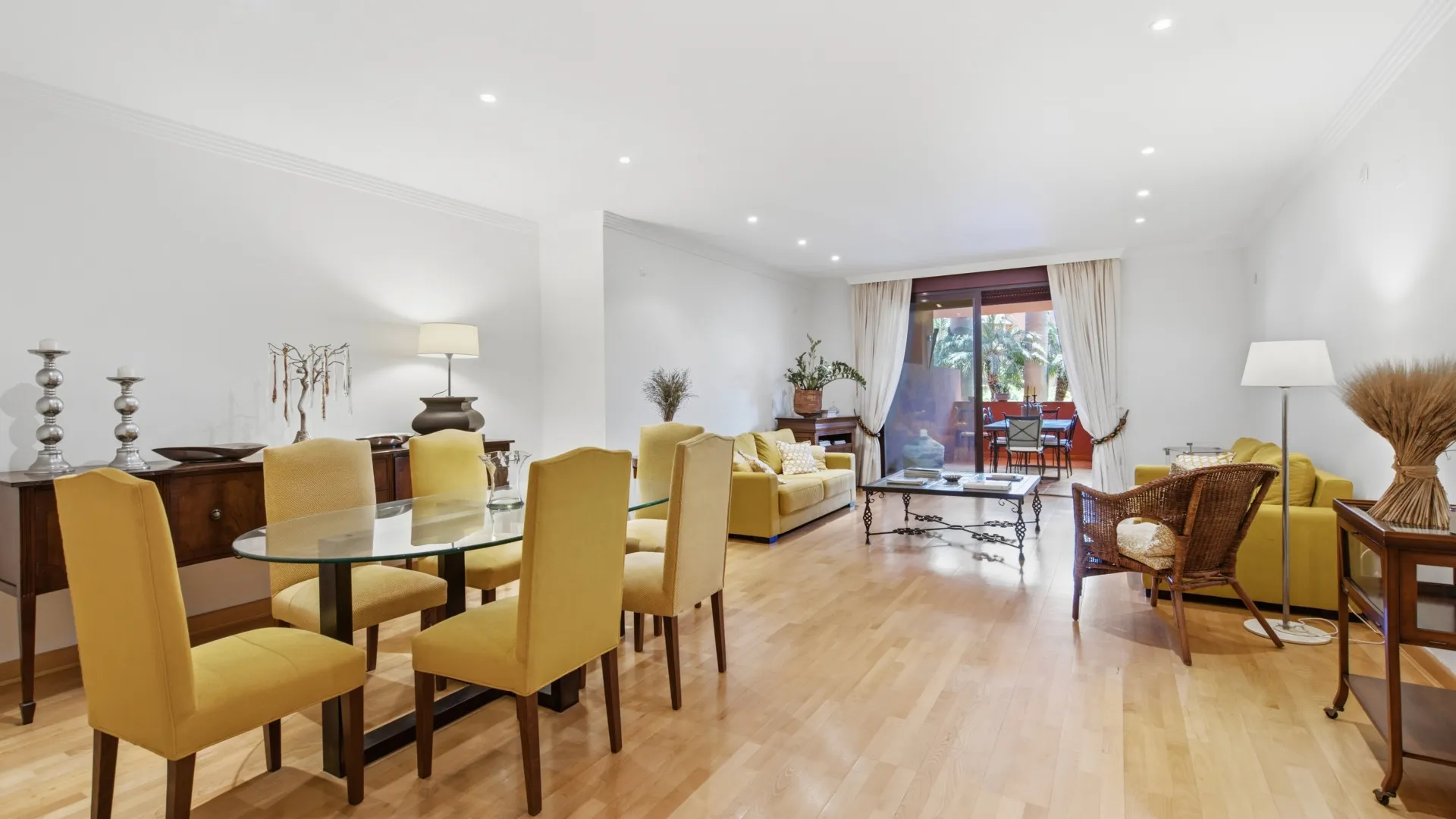 For sale ground floor apartment in Las Nayades
