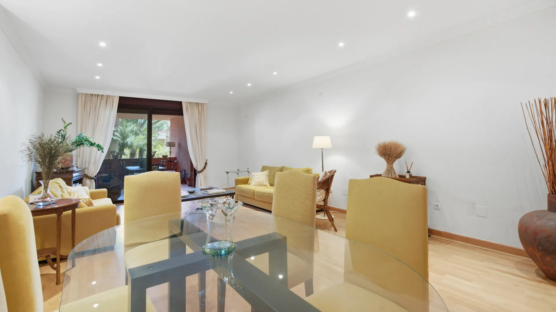 For sale ground floor apartment in Las Nayades